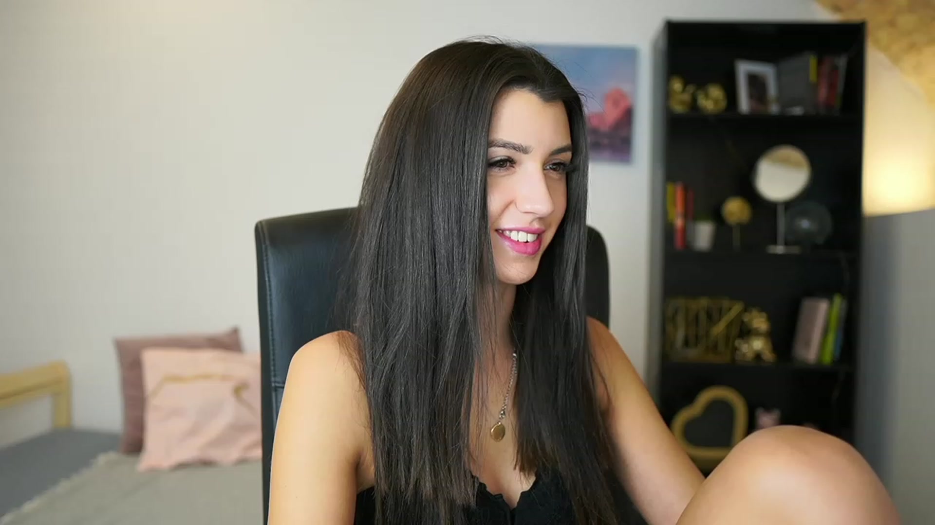 Gallery image thumbnail from Julia_Roca's myfreecams stream on, 01/20/2024, 14:56 image 1 of 20