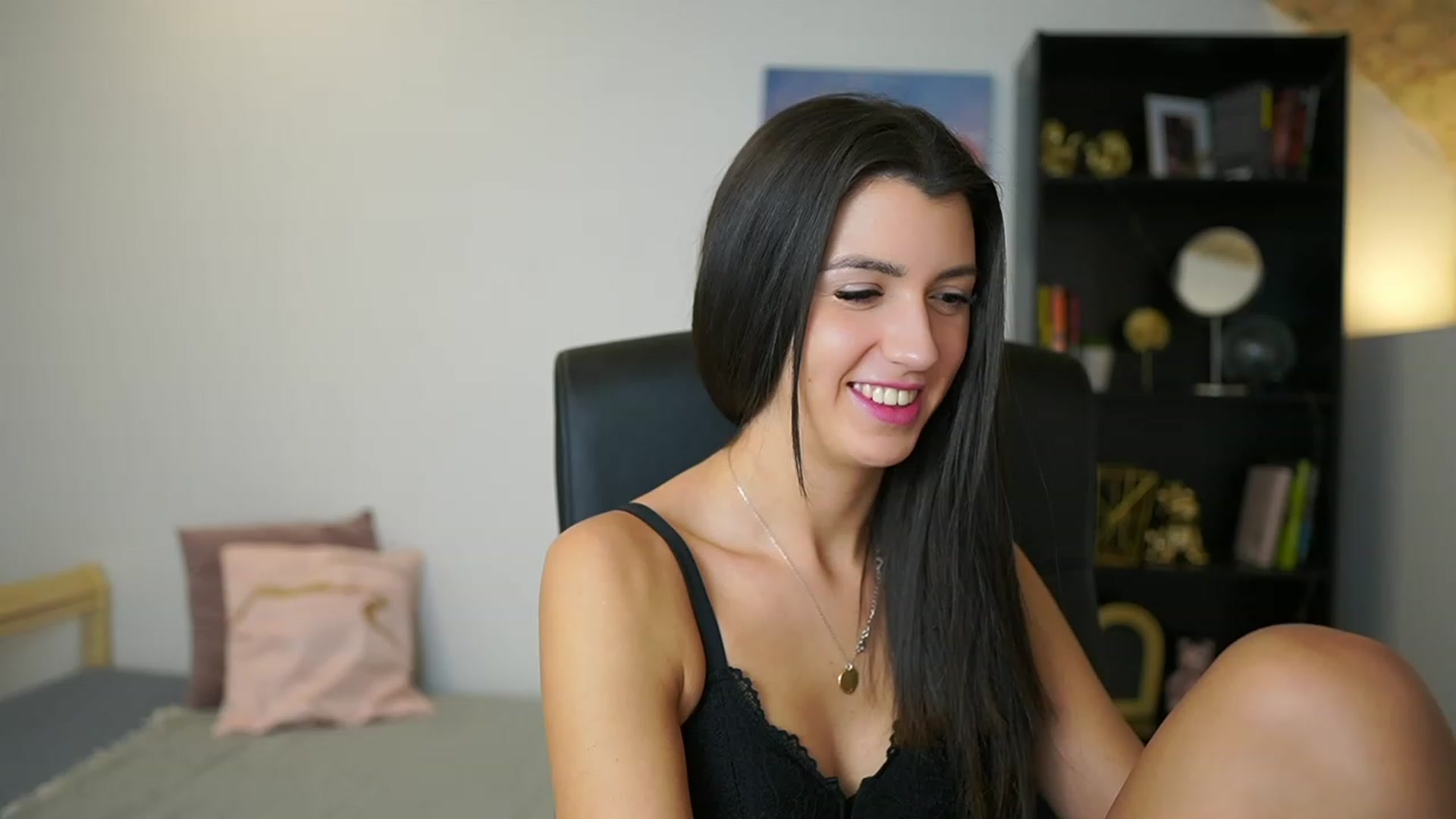 Gallery image thumbnail from Julia_Roca's myfreecams stream on, 01/20/2024, 14:56 image 14 of 20