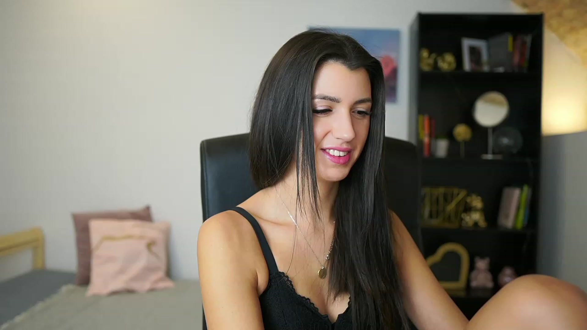 Gallery image thumbnail from Julia_Roca's myfreecams stream on, 01/20/2024, 14:56 image 6 of 20