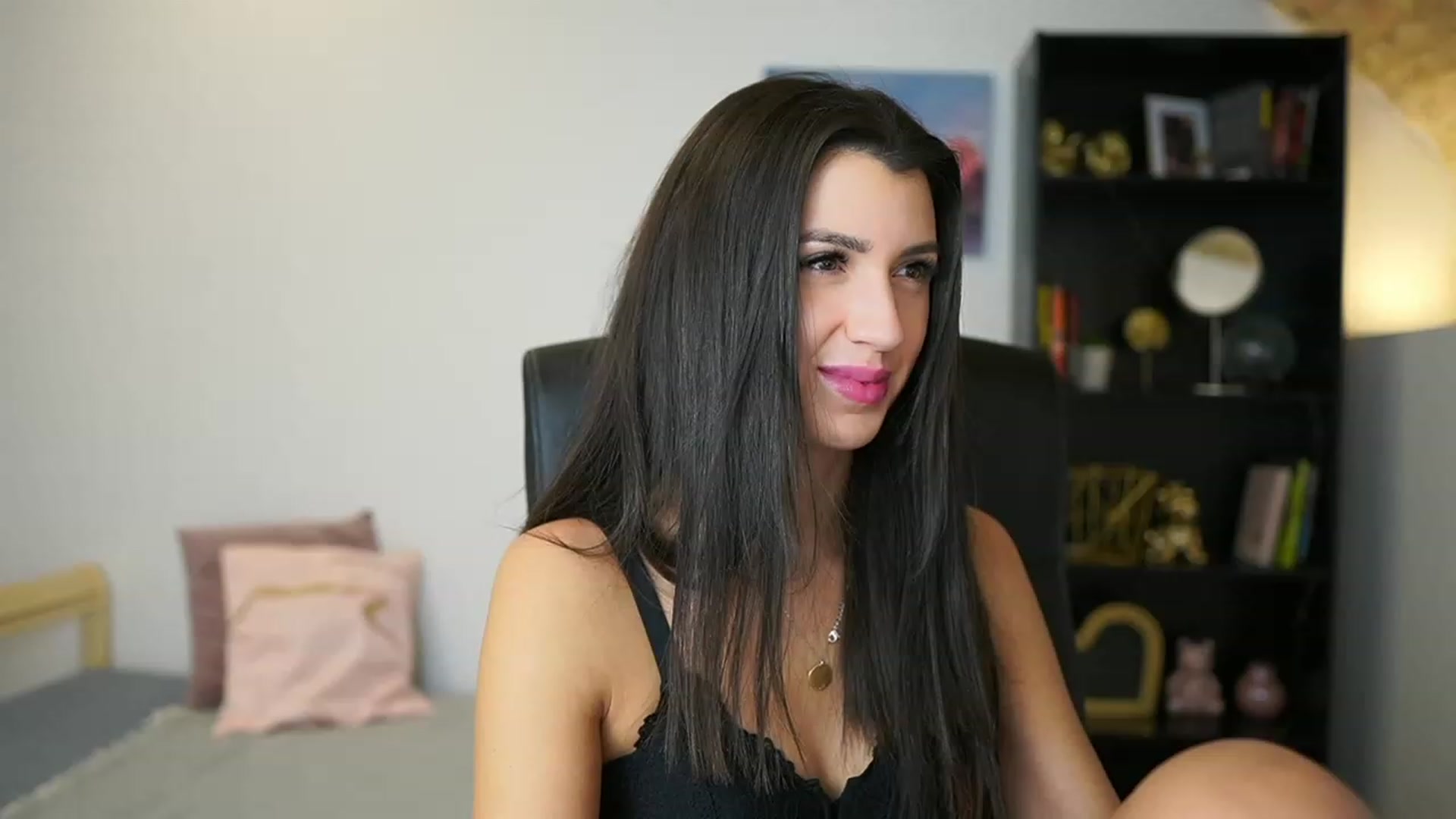 Gallery image thumbnail from Julia_Roca's myfreecams stream on, 01/20/2024, 14:56 image 10 of 20