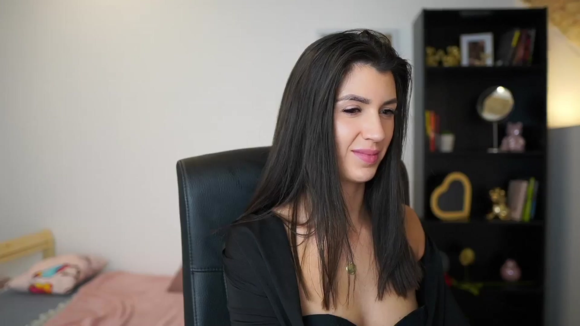 Gallery image thumbnail from Julia_Roca's myfreecams stream on, 01/21/2024, 17:37 image 8 of 20