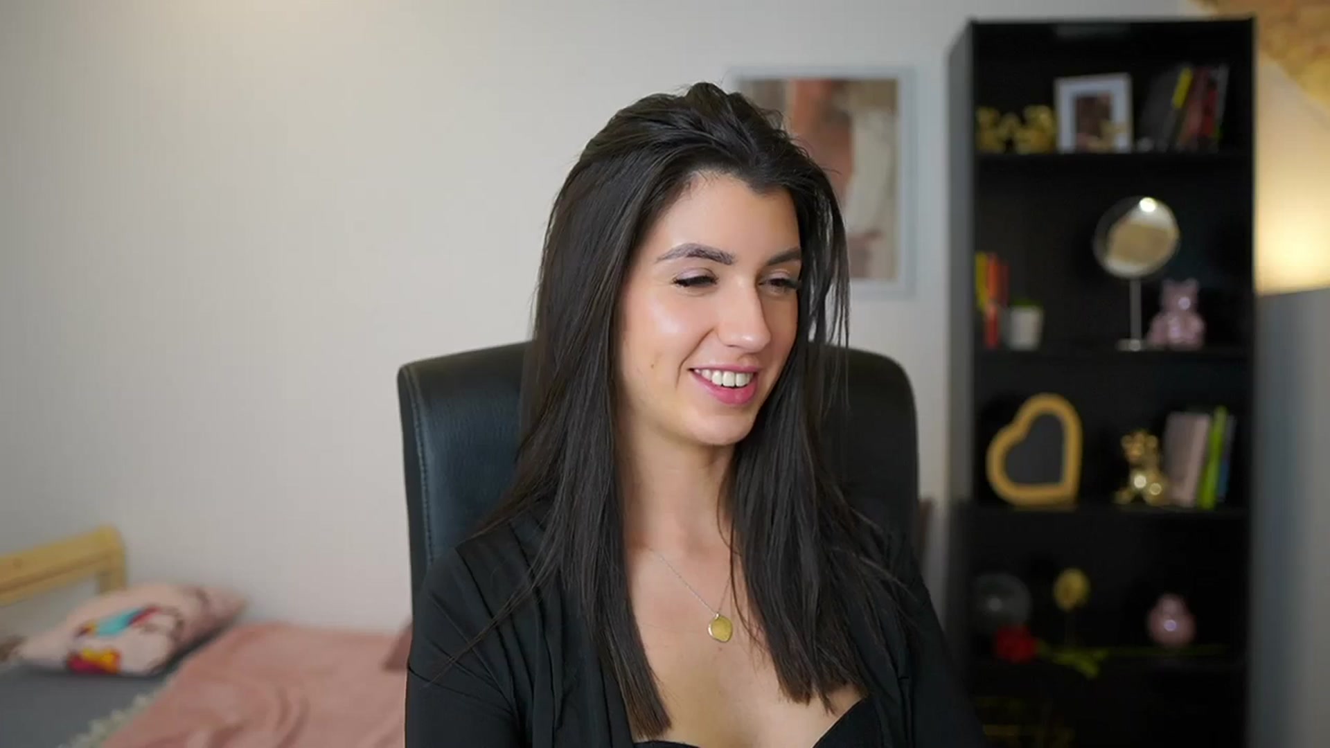 Gallery image thumbnail from Julia_Roca's myfreecams stream on, 01/21/2024, 17:37 image 2 of 20