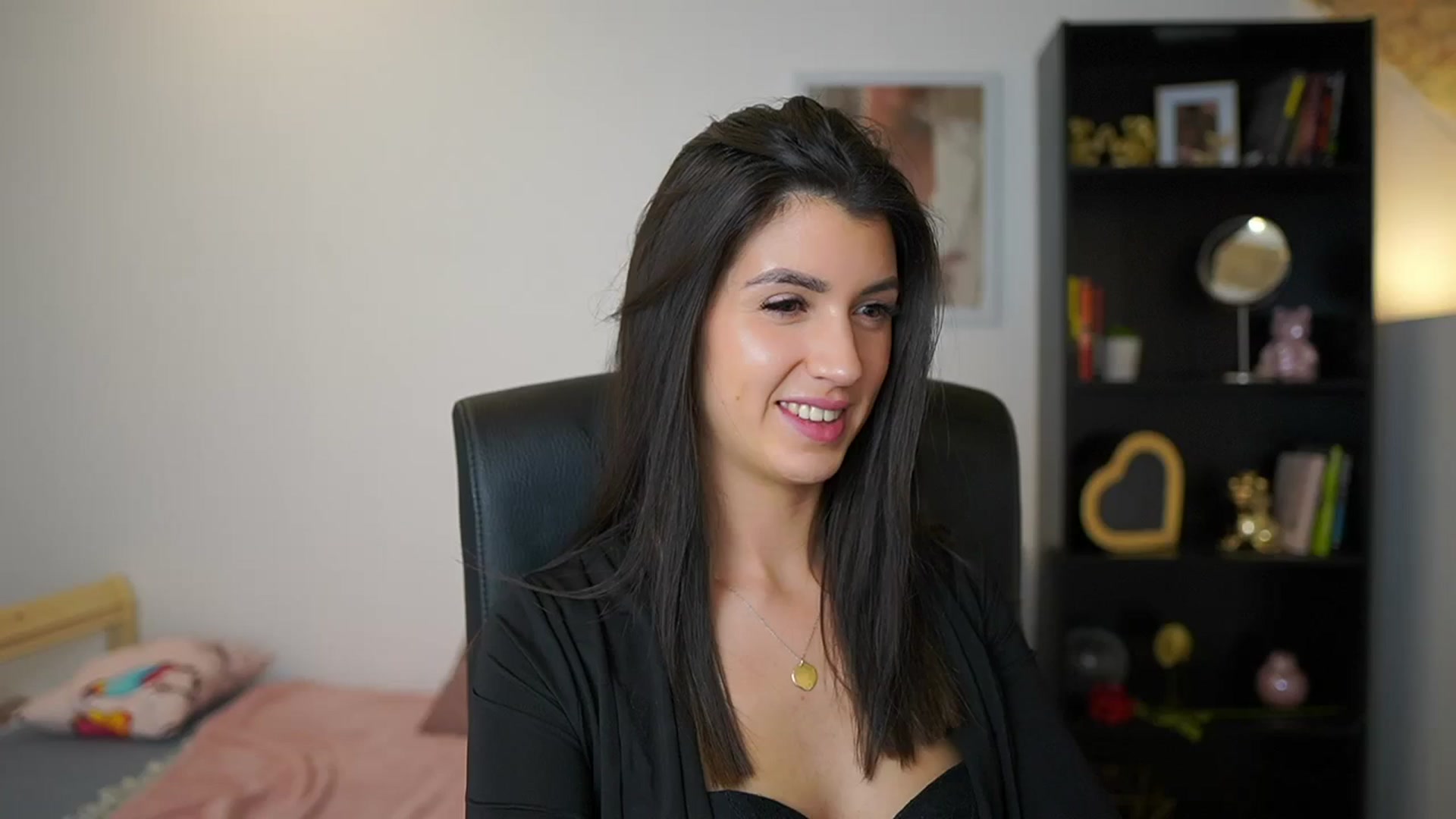 Gallery image thumbnail from Julia_Roca's myfreecams stream on, 01/21/2024, 17:37 image 1 of 20
