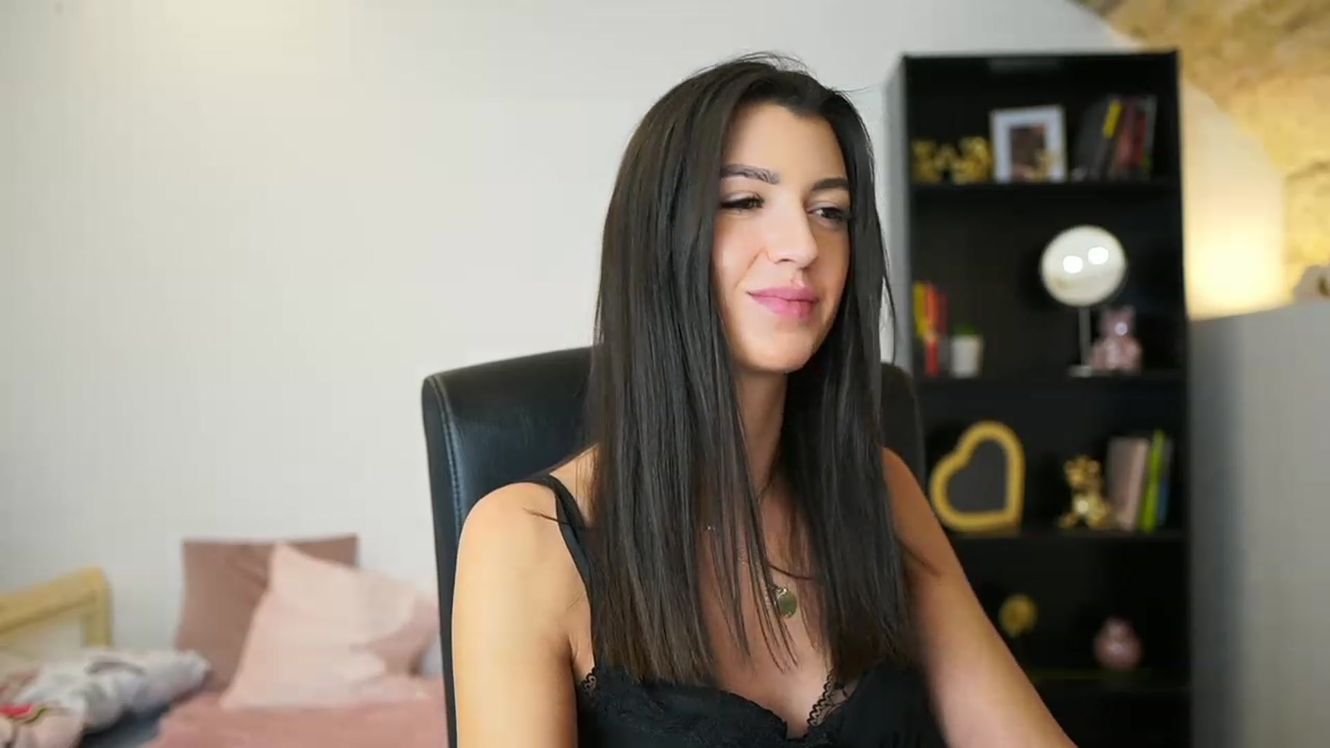 Gallery image thumbnail from Julia_Roca's myfreecams stream on, 01/23/2024, 11:48 image 7 of 20