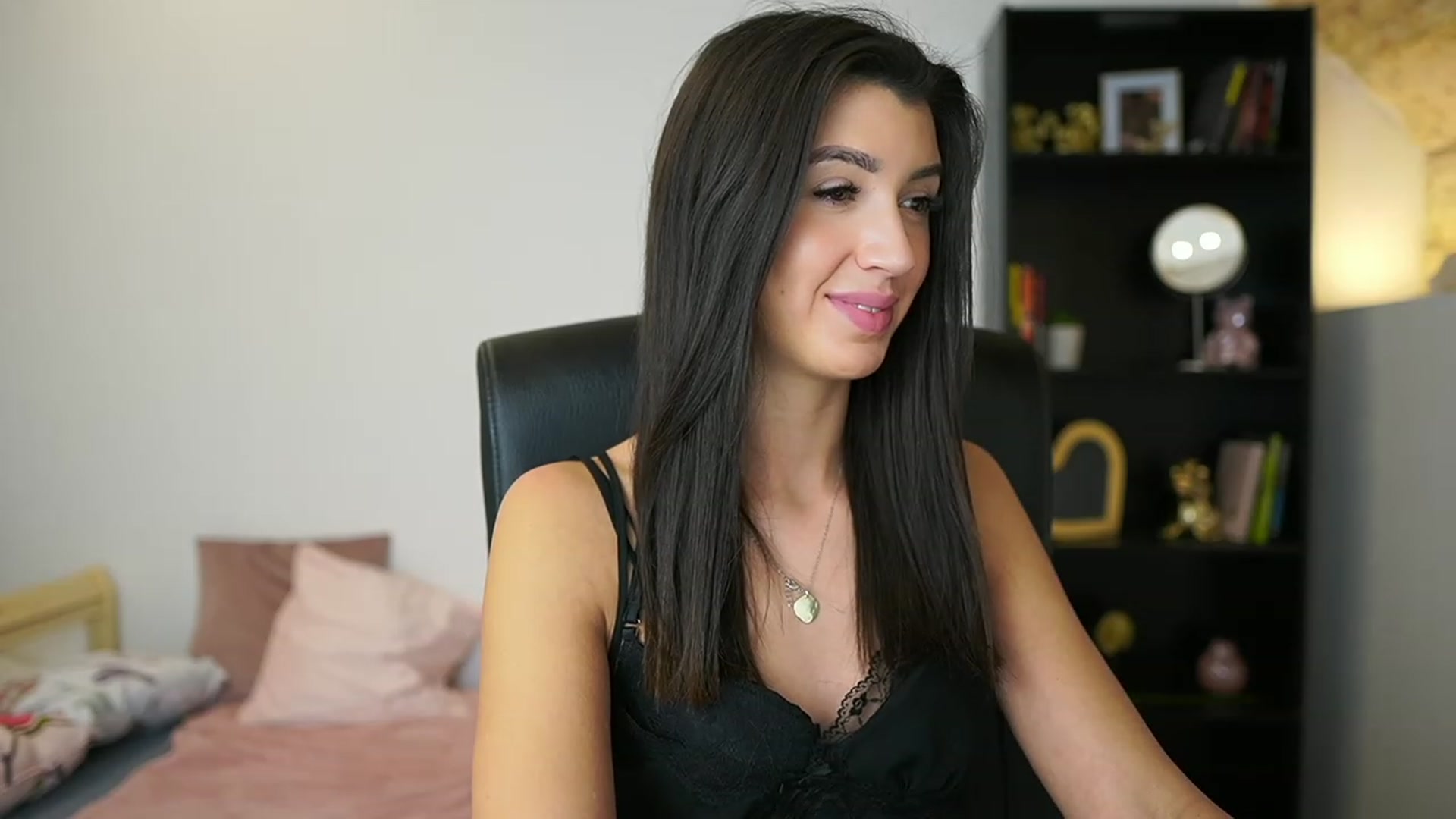 Gallery image thumbnail from Julia_Roca's myfreecams stream on, 01/23/2024, 11:48 image 16 of 20