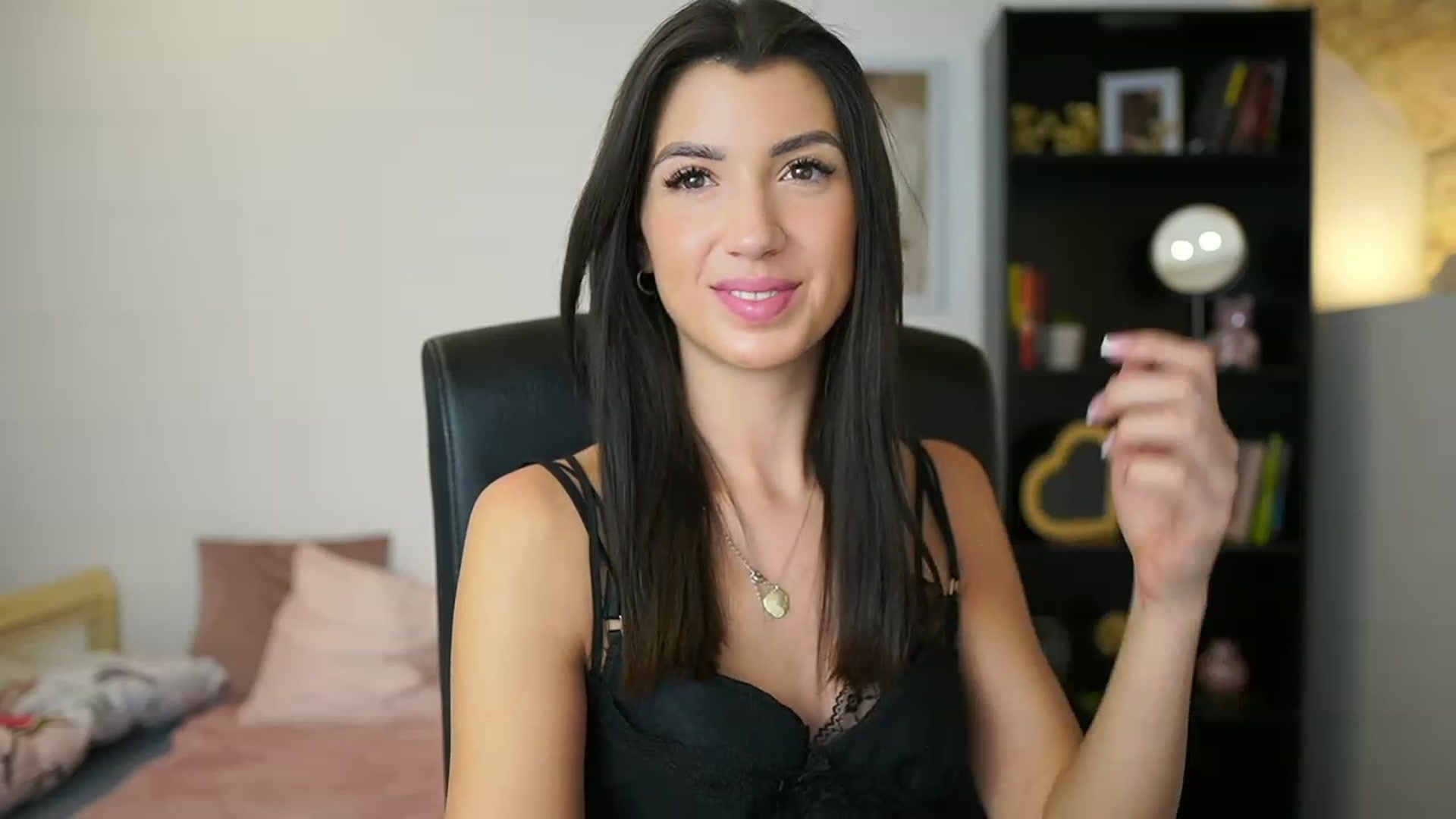 Gallery image thumbnail from Julia_Roca's myfreecams stream on, 01/23/2024, 11:48 image 15 of 20