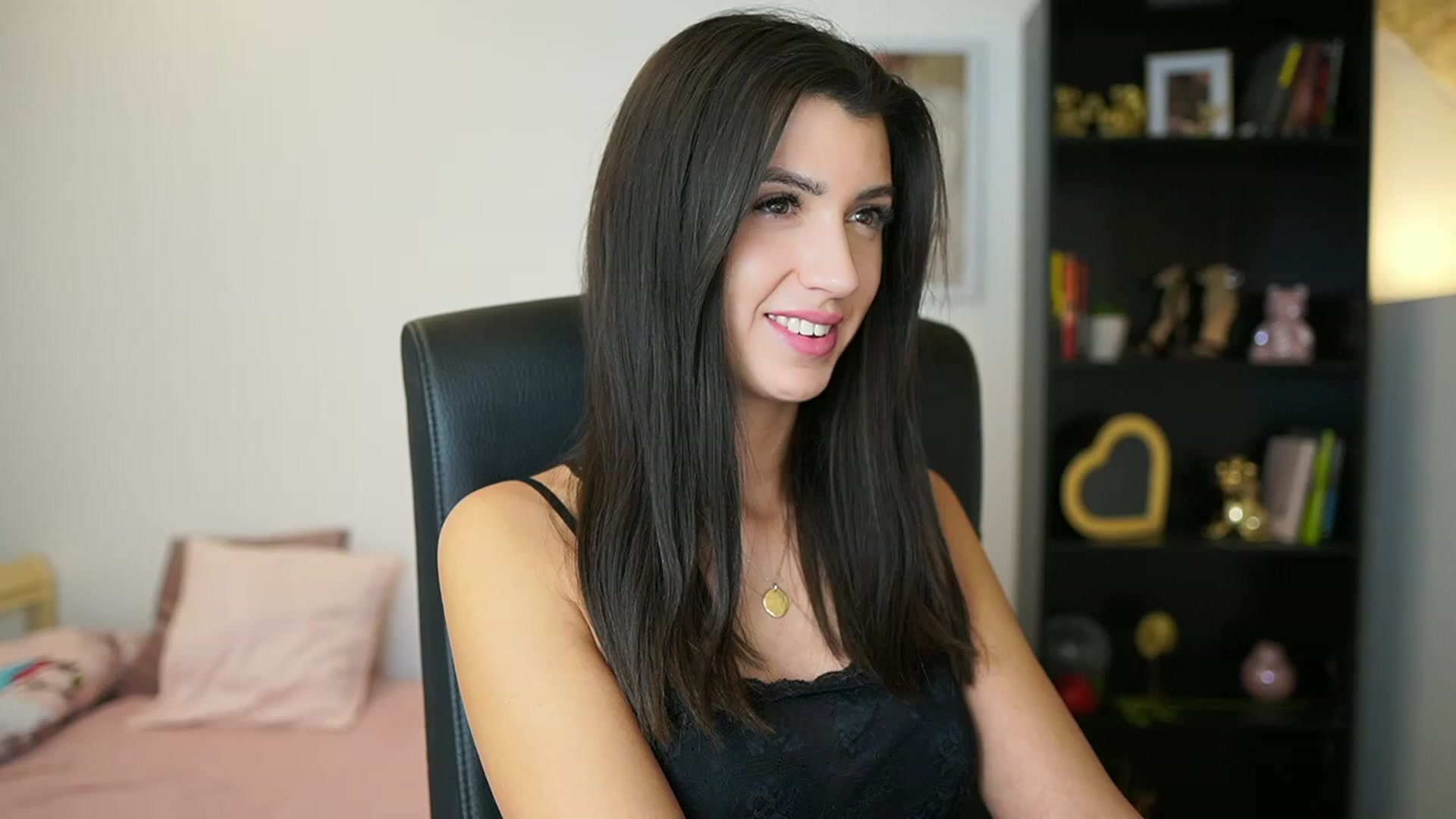 Gallery image thumbnail from Julia_Roca's myfreecams stream on, 01/24/2024, 15:37 image 16 of 20
