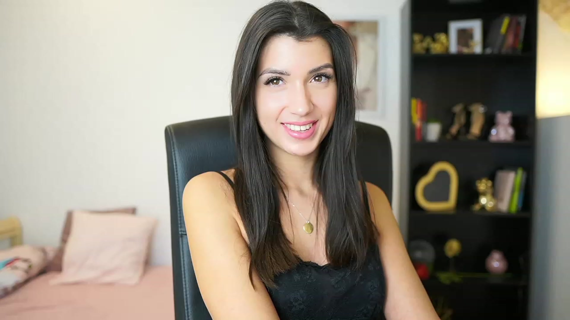 Gallery image thumbnail from Julia_Roca's myfreecams stream on, 01/24/2024, 15:37 image 11 of 20