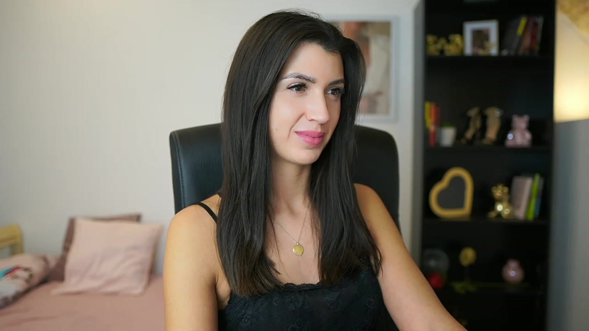 Gallery image thumbnail from Julia_Roca's myfreecams stream on, 01/24/2024, 15:37 image 6 of 20