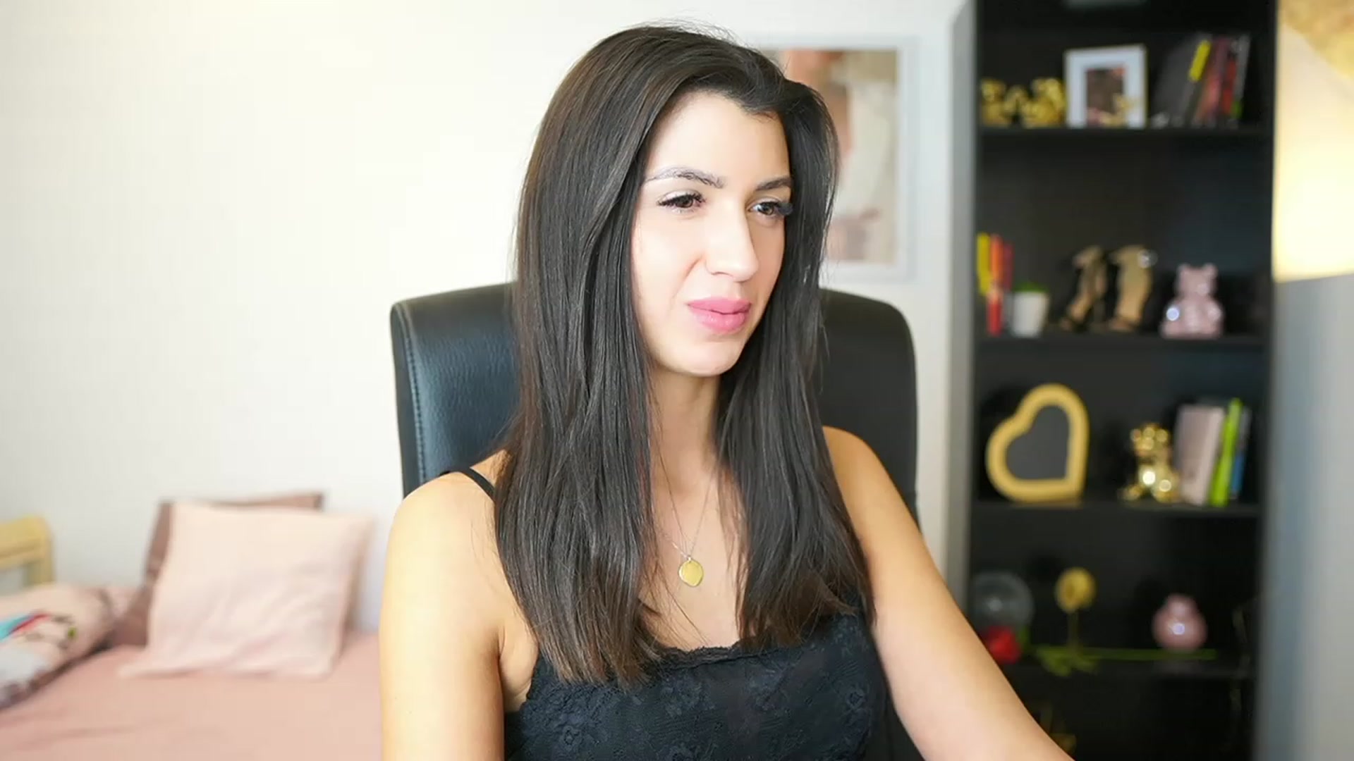 Gallery image thumbnail from Julia_Roca's myfreecams stream on, 01/24/2024, 15:37 image 5 of 20