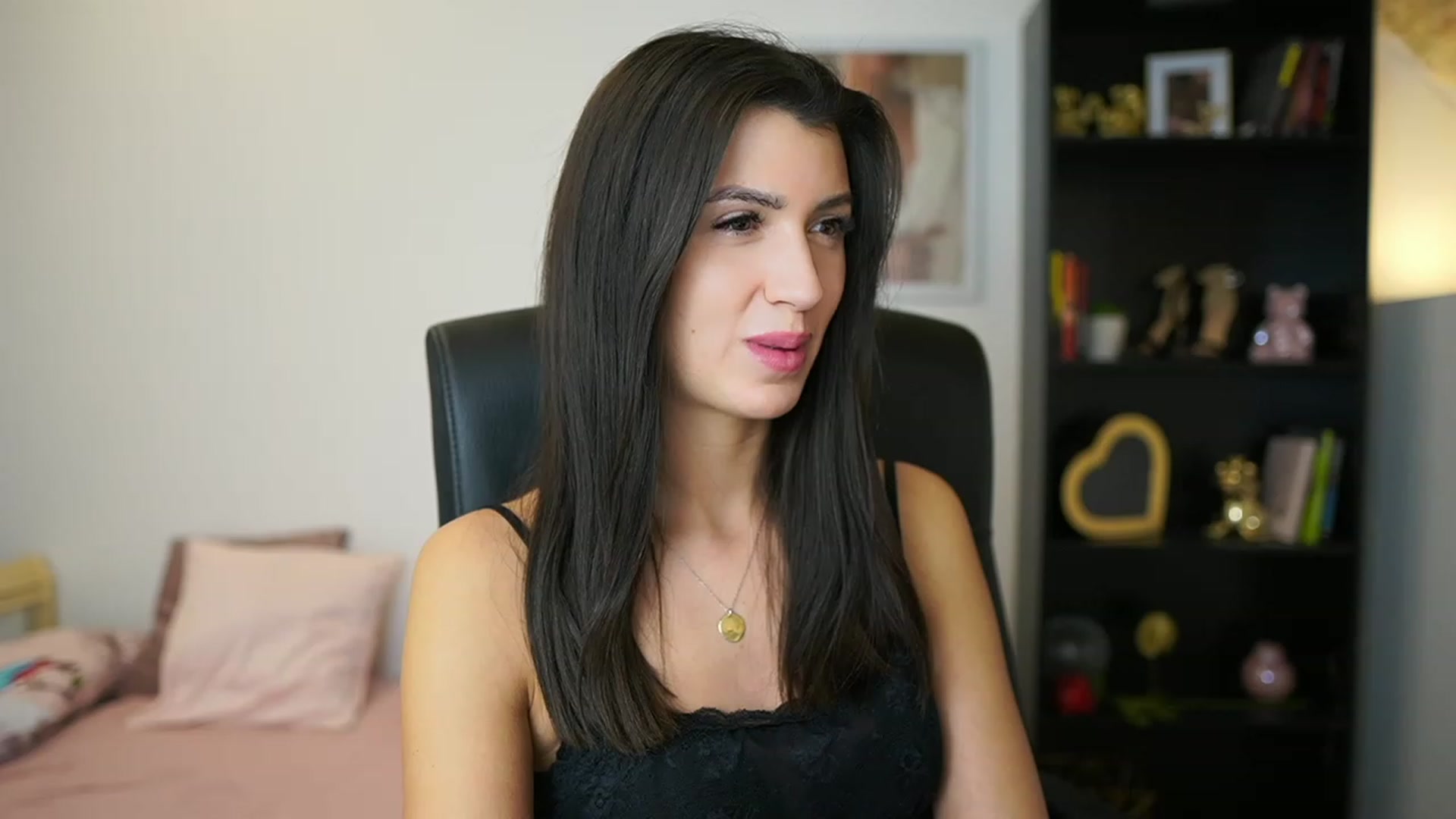 Gallery image thumbnail from Julia_Roca's myfreecams stream on, 01/24/2024, 15:37 image 10 of 20