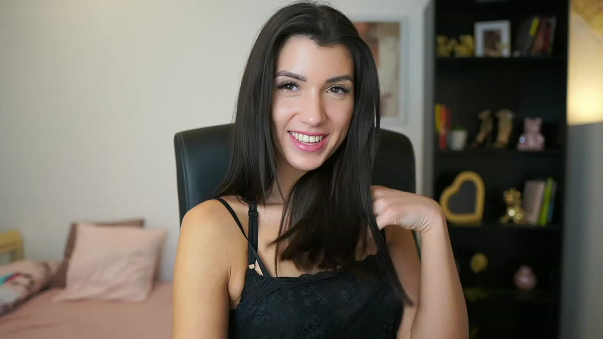 Gallery image thumbnail from Julia_Roca's myfreecams stream on, 01/24/2024, 15:37 image 20 of 20
