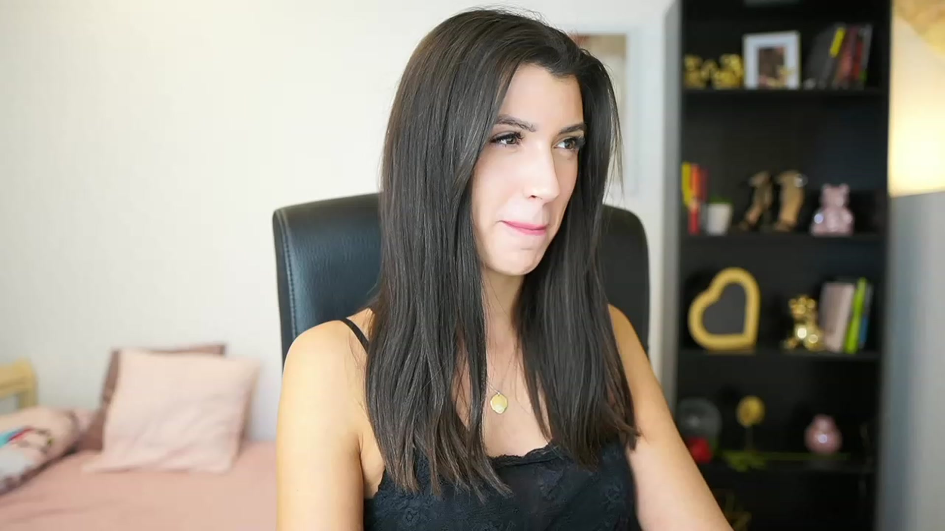 Gallery image thumbnail from Julia_Roca's myfreecams stream on, 01/24/2024, 15:37 image 17 of 20