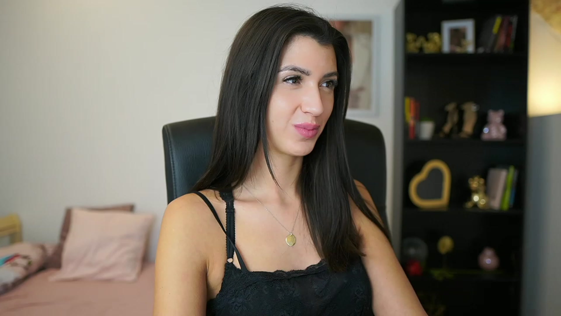 Gallery image thumbnail from Julia_Roca's myfreecams stream on, 01/24/2024, 15:37 image 19 of 20