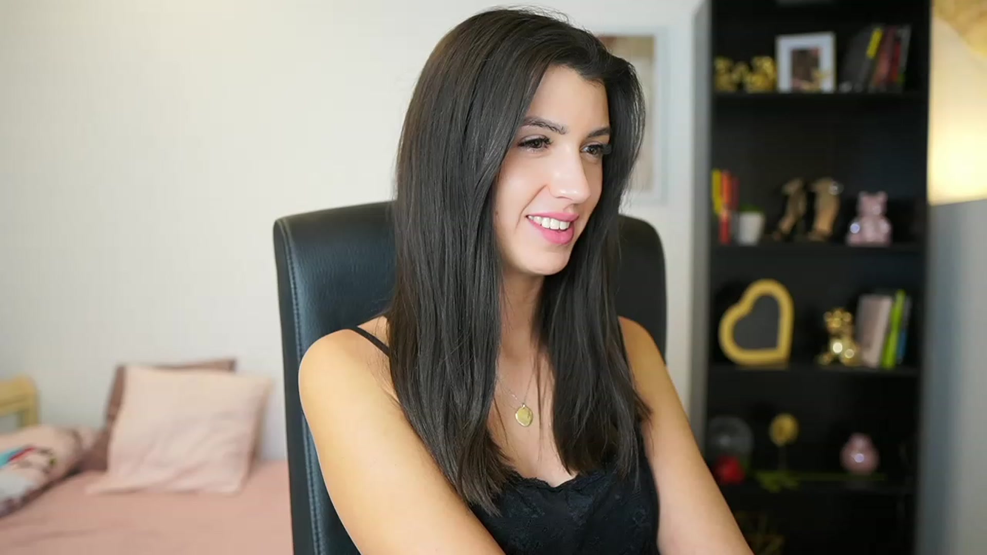 Gallery image thumbnail from Julia_Roca's myfreecams stream on, 01/24/2024, 15:37 image 12 of 20