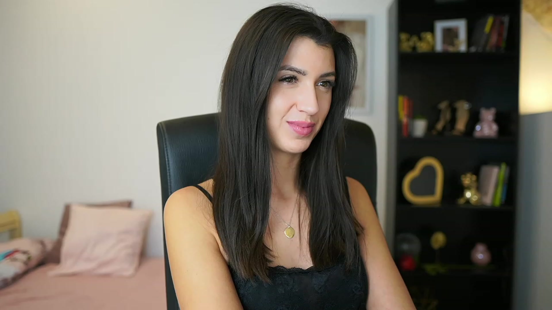 Gallery image thumbnail from Julia_Roca's myfreecams stream on, 01/24/2024, 15:37 image 13 of 20