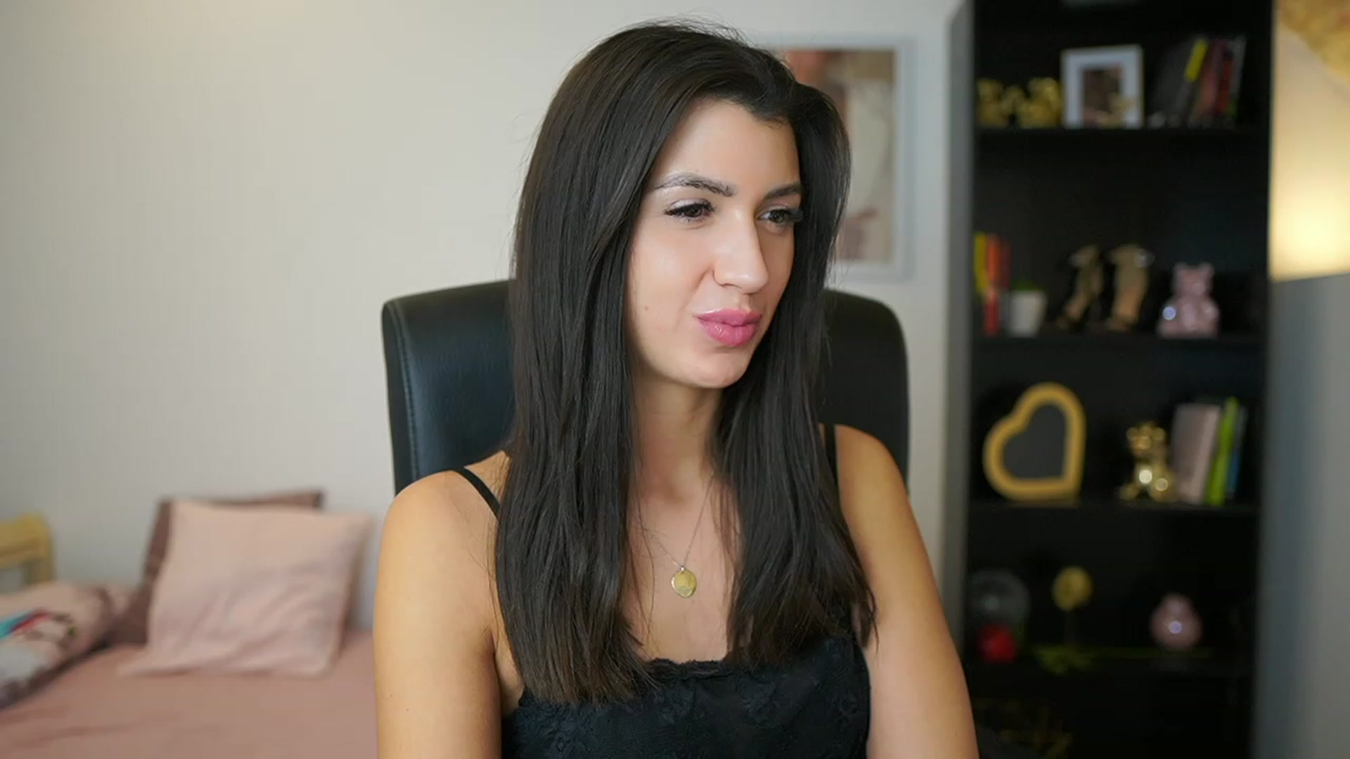 Gallery image thumbnail from Julia_Roca's myfreecams stream on, 01/24/2024, 15:37 image 7 of 20