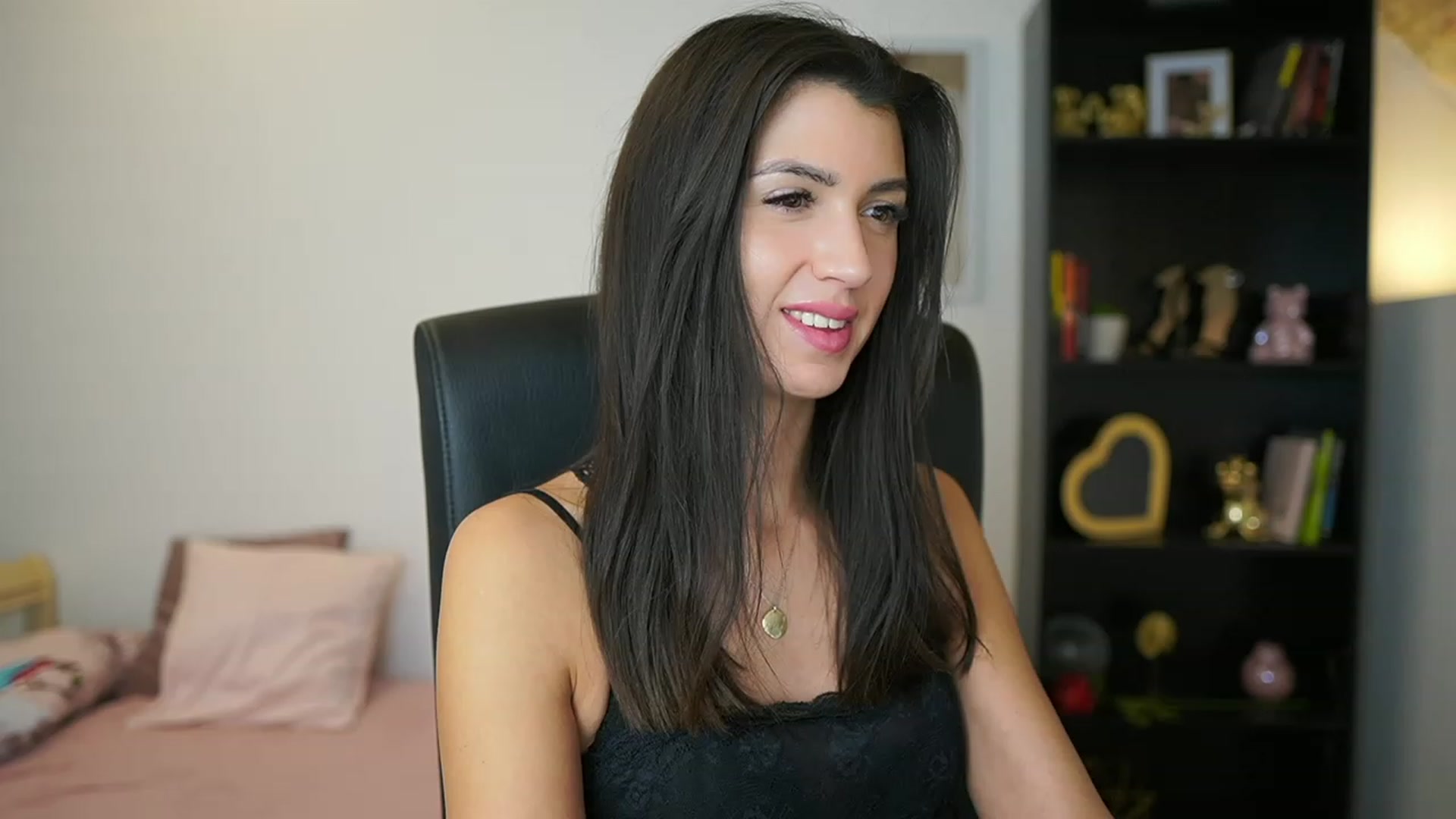 Gallery image thumbnail from Julia_Roca's myfreecams stream on, 01/24/2024, 15:37 image 1 of 20