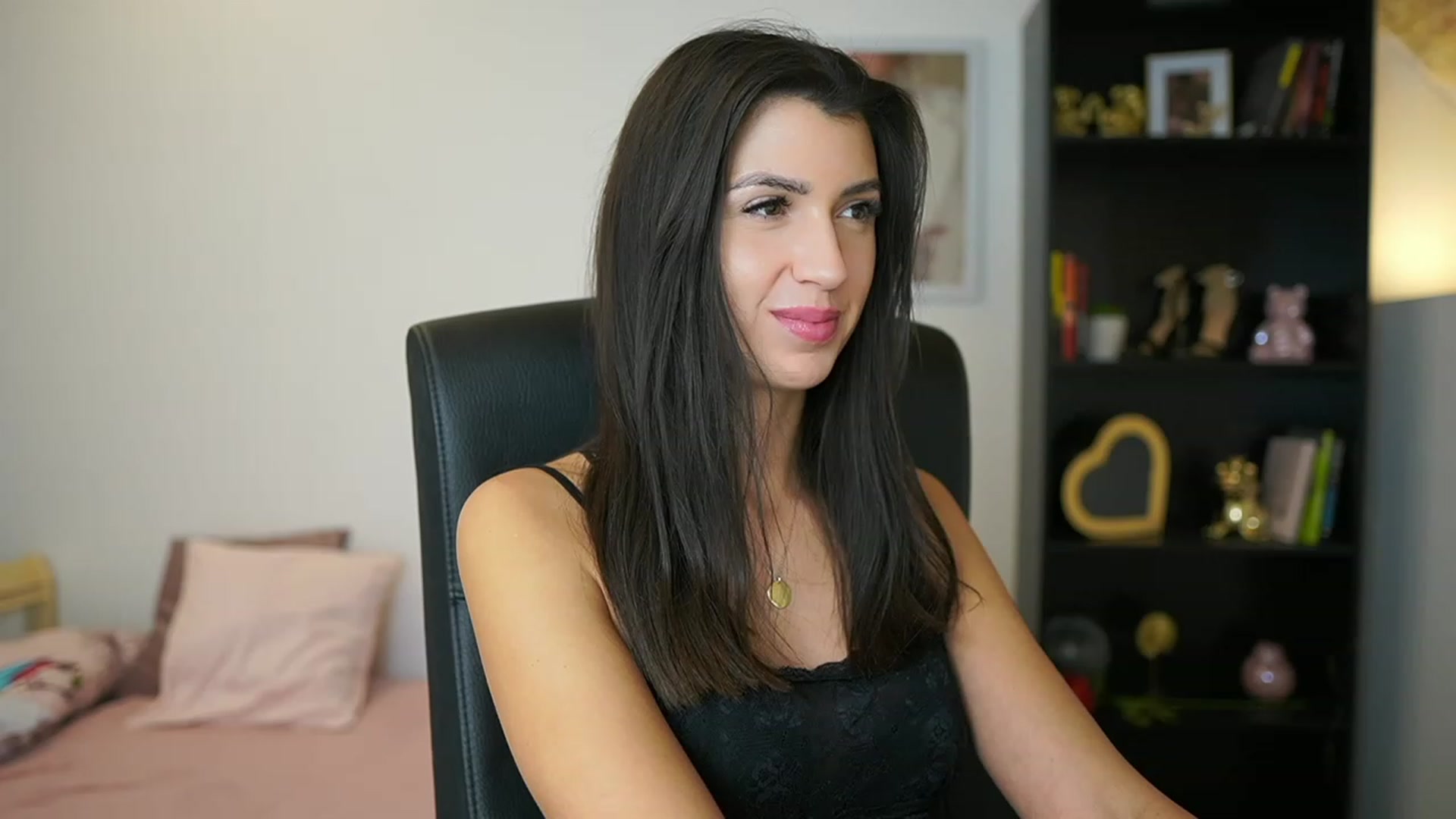Gallery image thumbnail from Julia_Roca's myfreecams stream on, 01/24/2024, 15:37 image 2 of 20