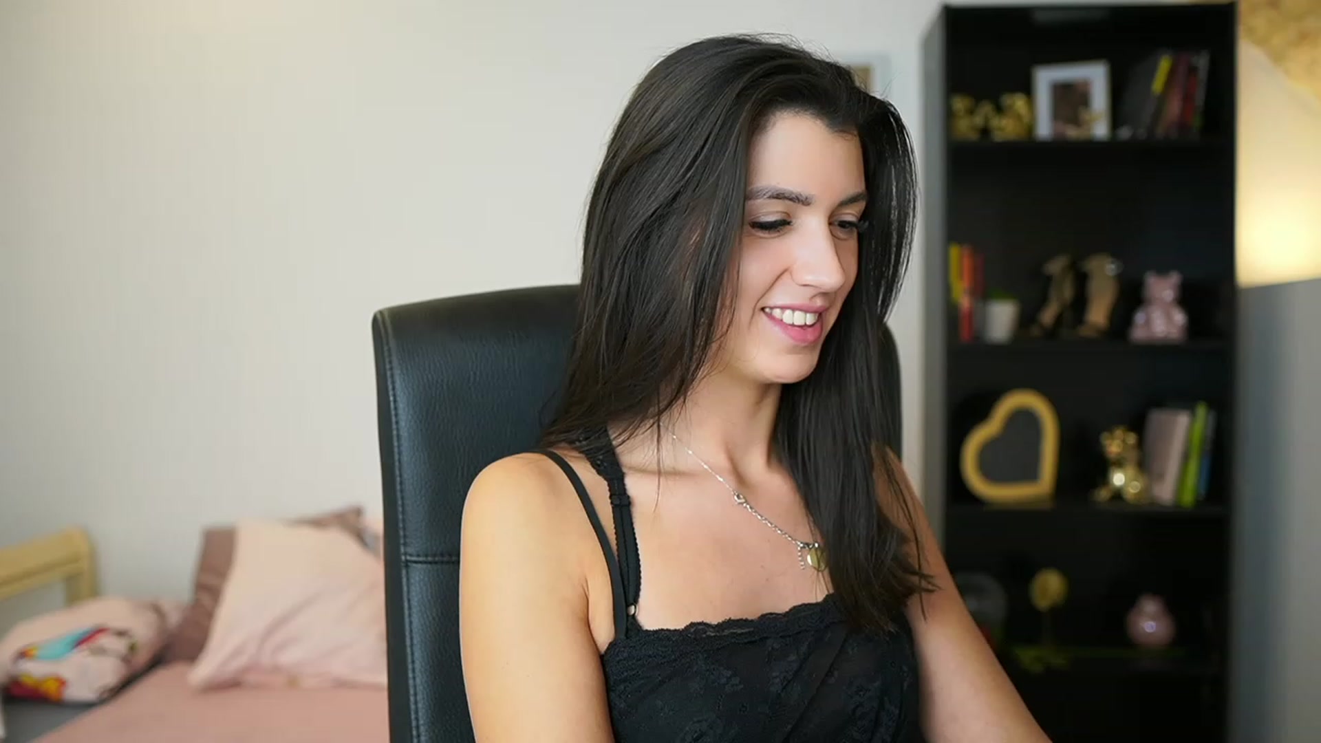 Gallery image thumbnail from Julia_Roca's myfreecams stream on, 01/24/2024, 17:22 image 1 of 20