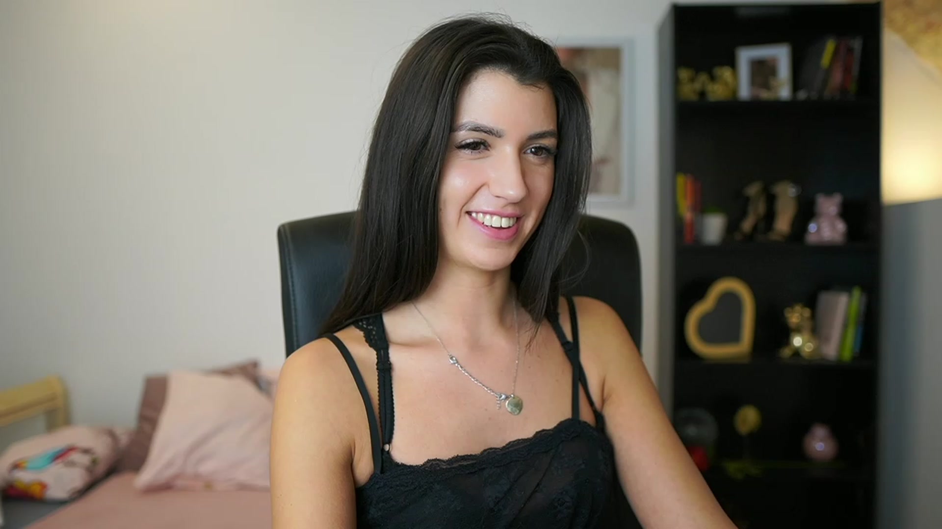 Gallery image thumbnail from Julia_Roca's myfreecams stream on, 01/24/2024, 17:22 image 12 of 20