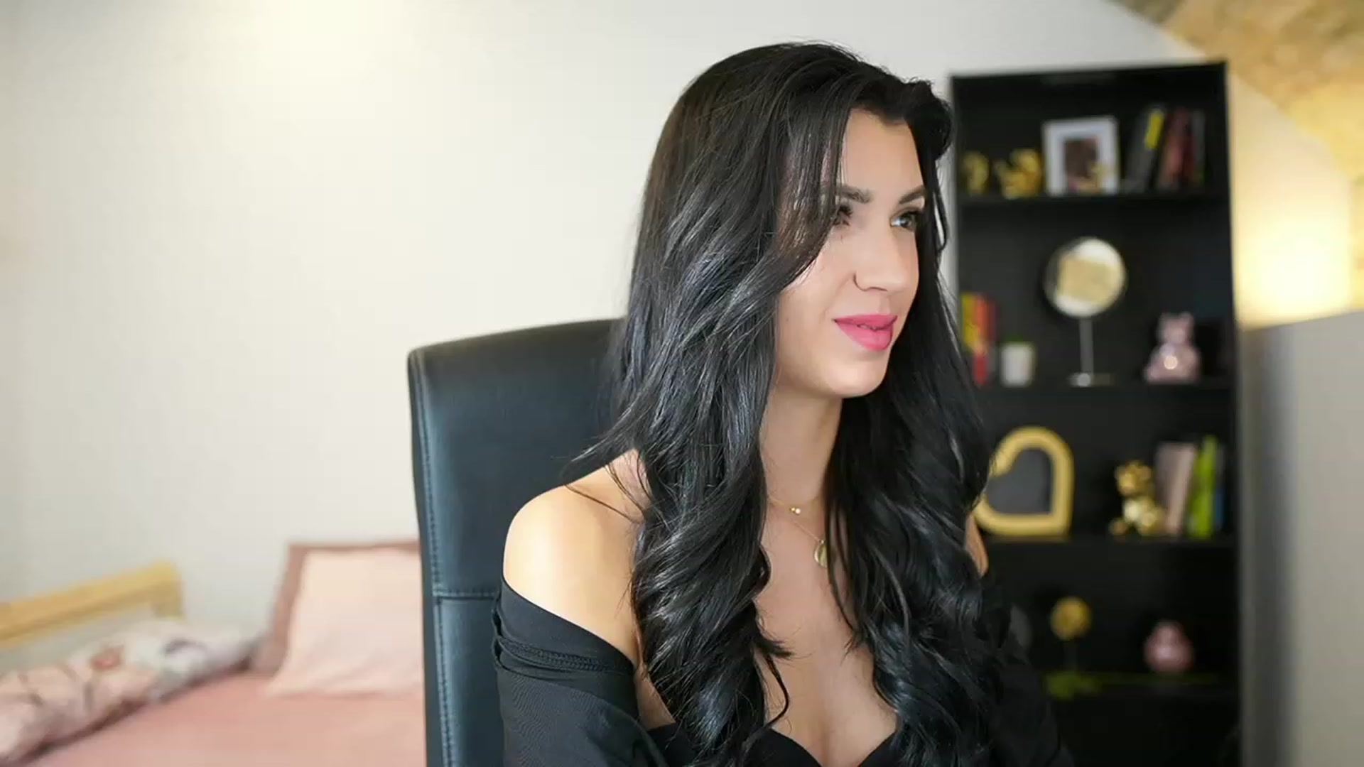 Gallery image thumbnail from Julia_Roca's myfreecams stream on, 01/29/2024, 15:31 image 1 of 20