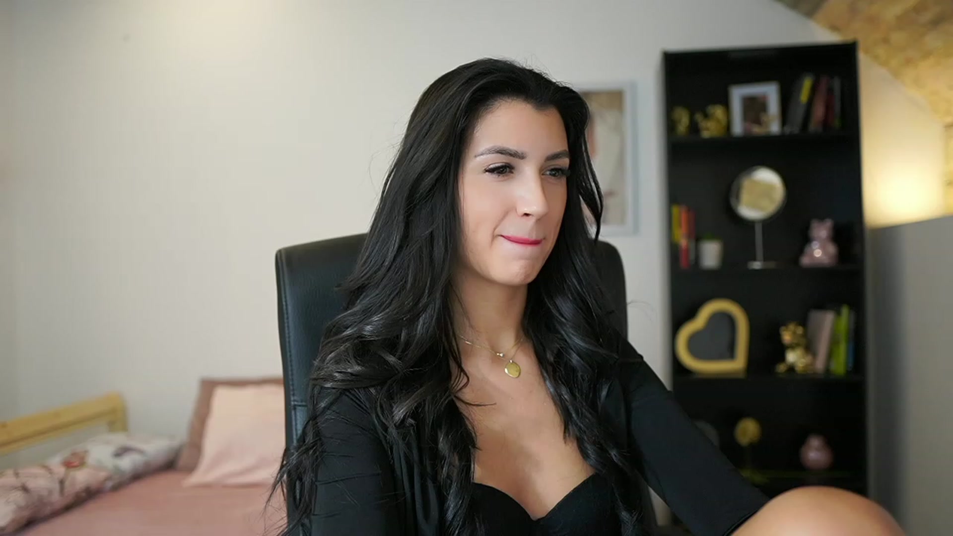 Gallery image thumbnail from Julia_Roca's myfreecams stream on, 01/29/2024, 15:31 image 4 of 20