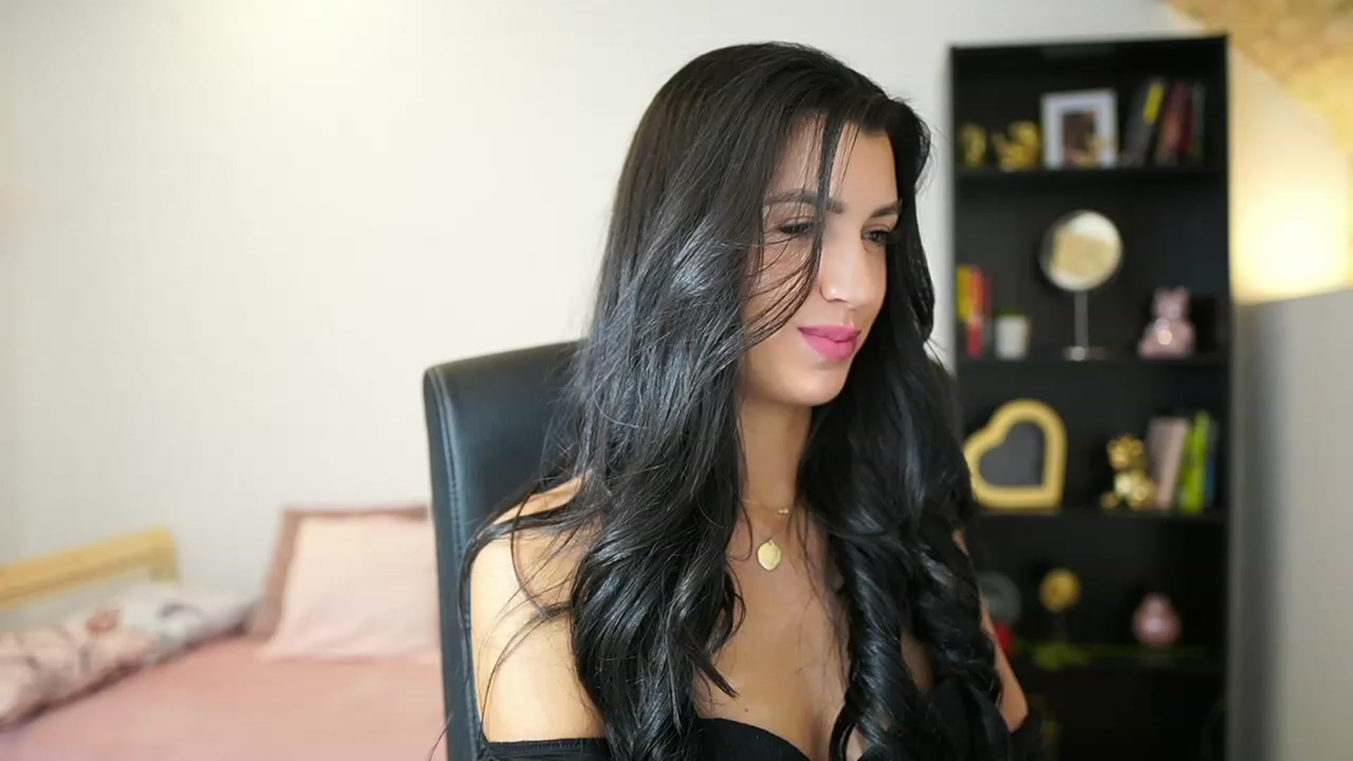 Gallery image thumbnail from Julia_Roca's myfreecams stream on, 01/29/2024, 15:31 image 17 of 20