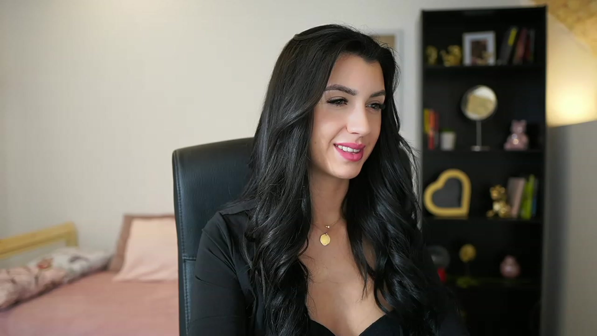 Gallery image thumbnail from Julia_Roca's myfreecams stream on, 01/29/2024, 15:31 image 6 of 20
