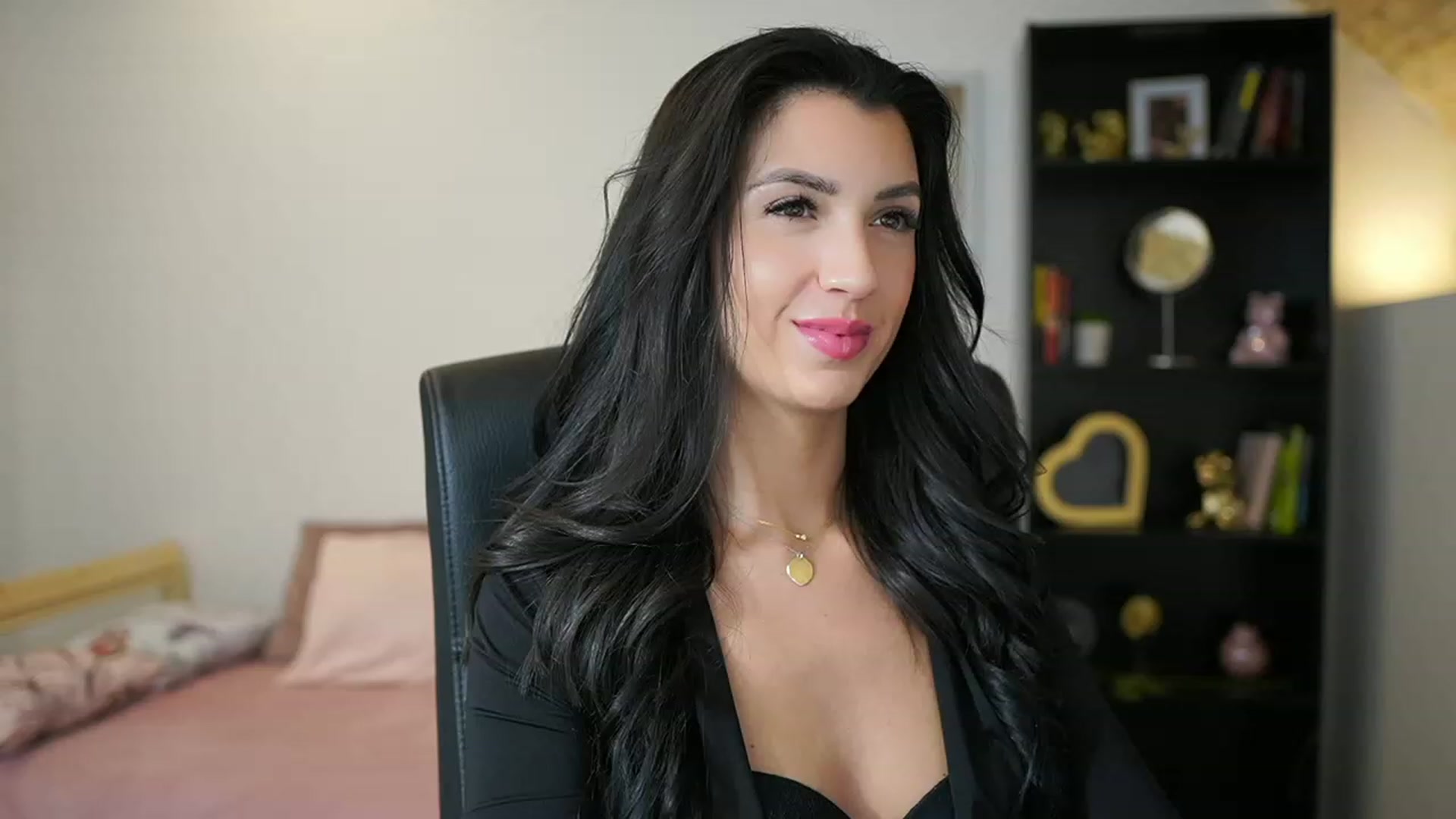 Gallery image thumbnail from Julia_Roca's myfreecams stream on, 01/29/2024, 15:31 image 7 of 20