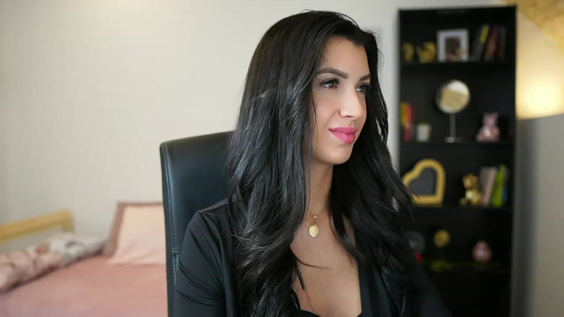 Gallery image thumbnail from Julia_Roca's myfreecams stream on, 01/29/2024, 15:31 image 8 of 20