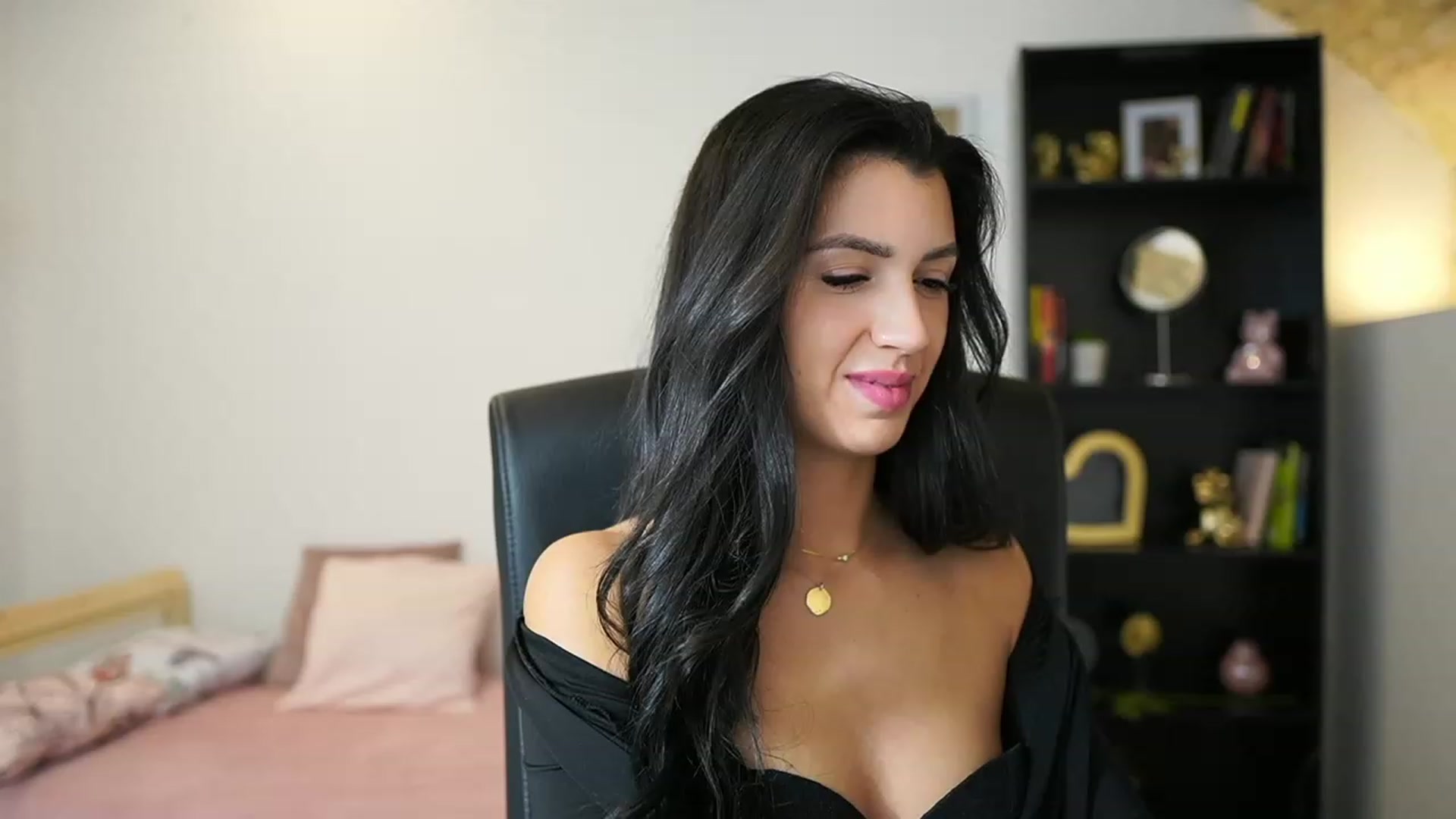 Gallery image thumbnail from Julia_Roca's myfreecams stream on, 01/29/2024, 16:01 image 5 of 20