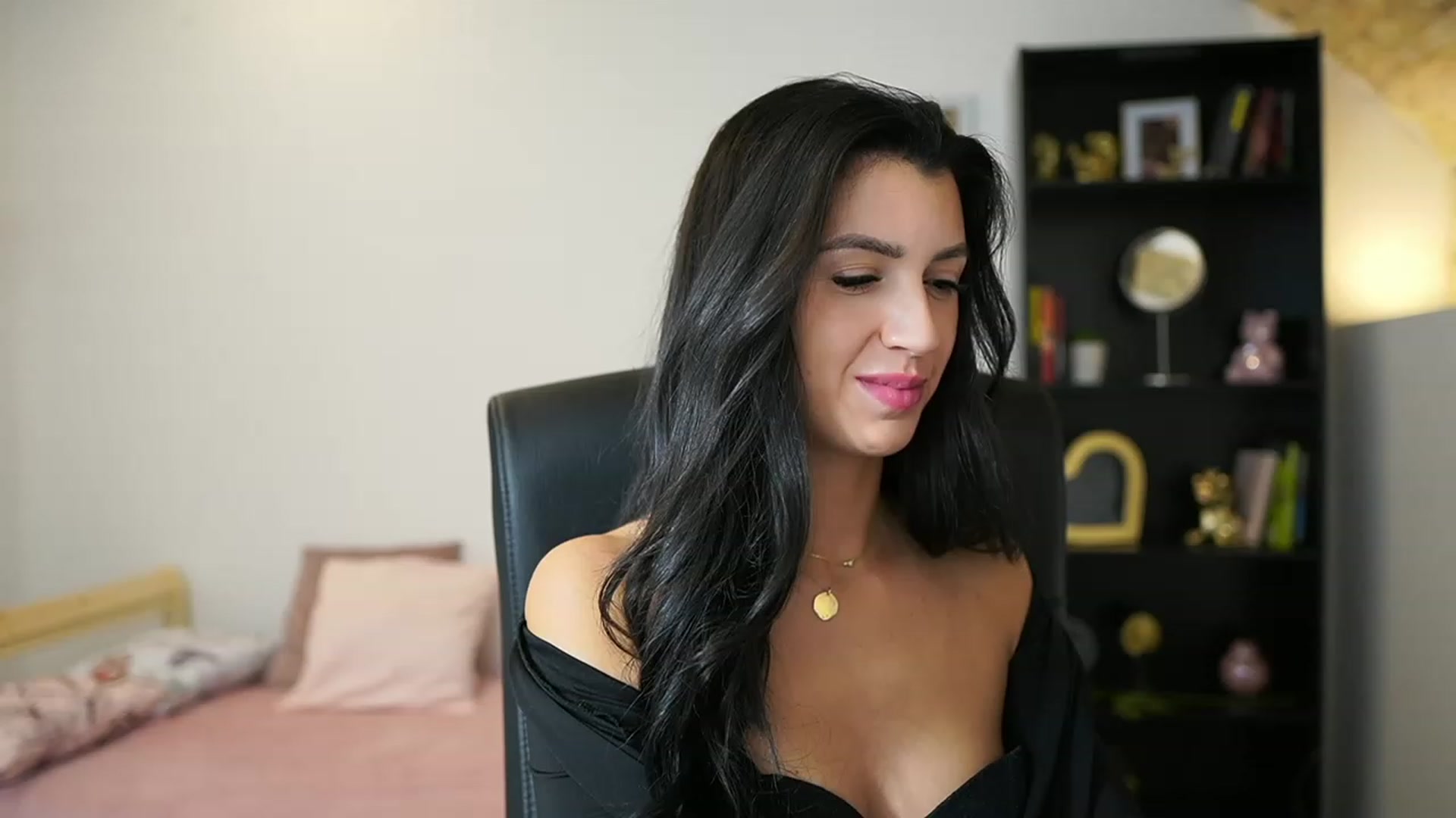 Gallery image thumbnail from Julia_Roca's myfreecams stream on, 01/29/2024, 16:01 image 6 of 20