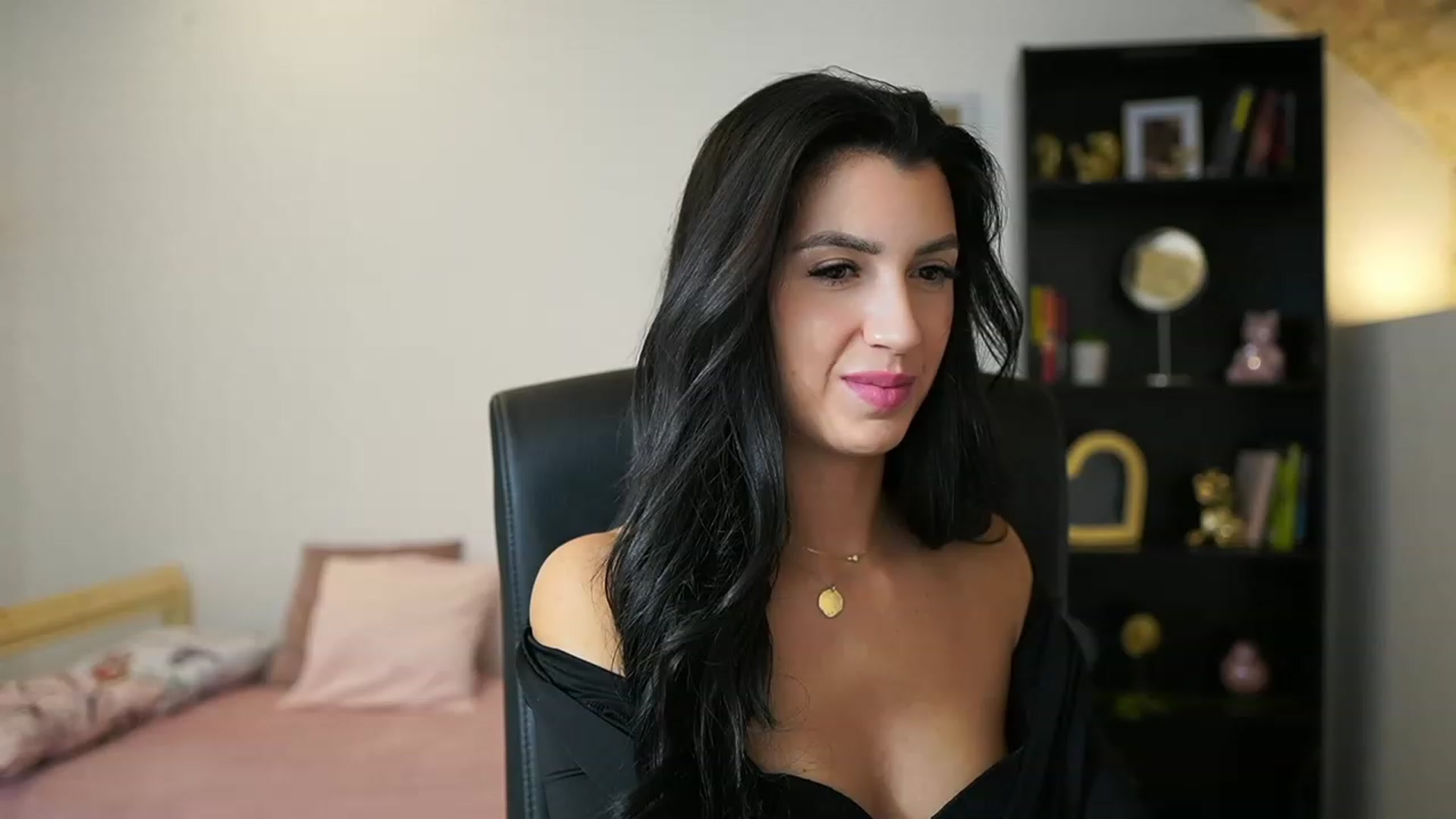 Gallery image thumbnail from Julia_Roca's myfreecams stream on, 01/29/2024, 16:01 image 2 of 20