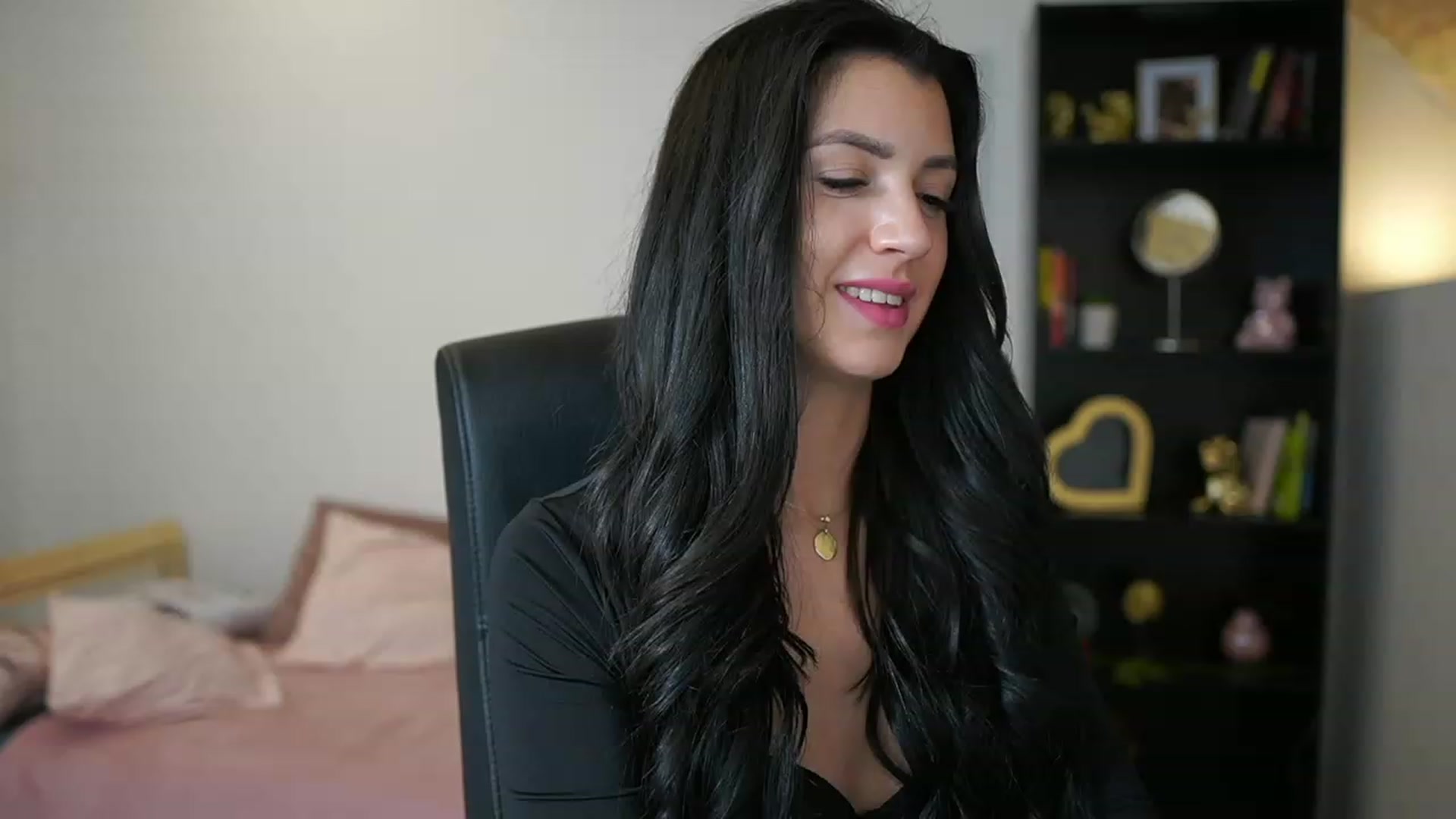 Gallery image thumbnail from Julia_Roca's myfreecams stream on, 01/29/2024, 17:41 image 13 of 20