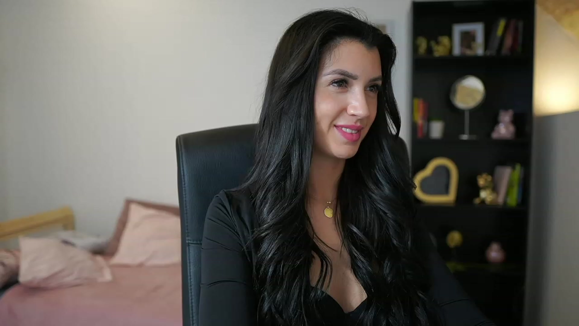 Gallery image thumbnail from Julia_Roca's myfreecams stream on, 01/29/2024, 17:41 image 7 of 20