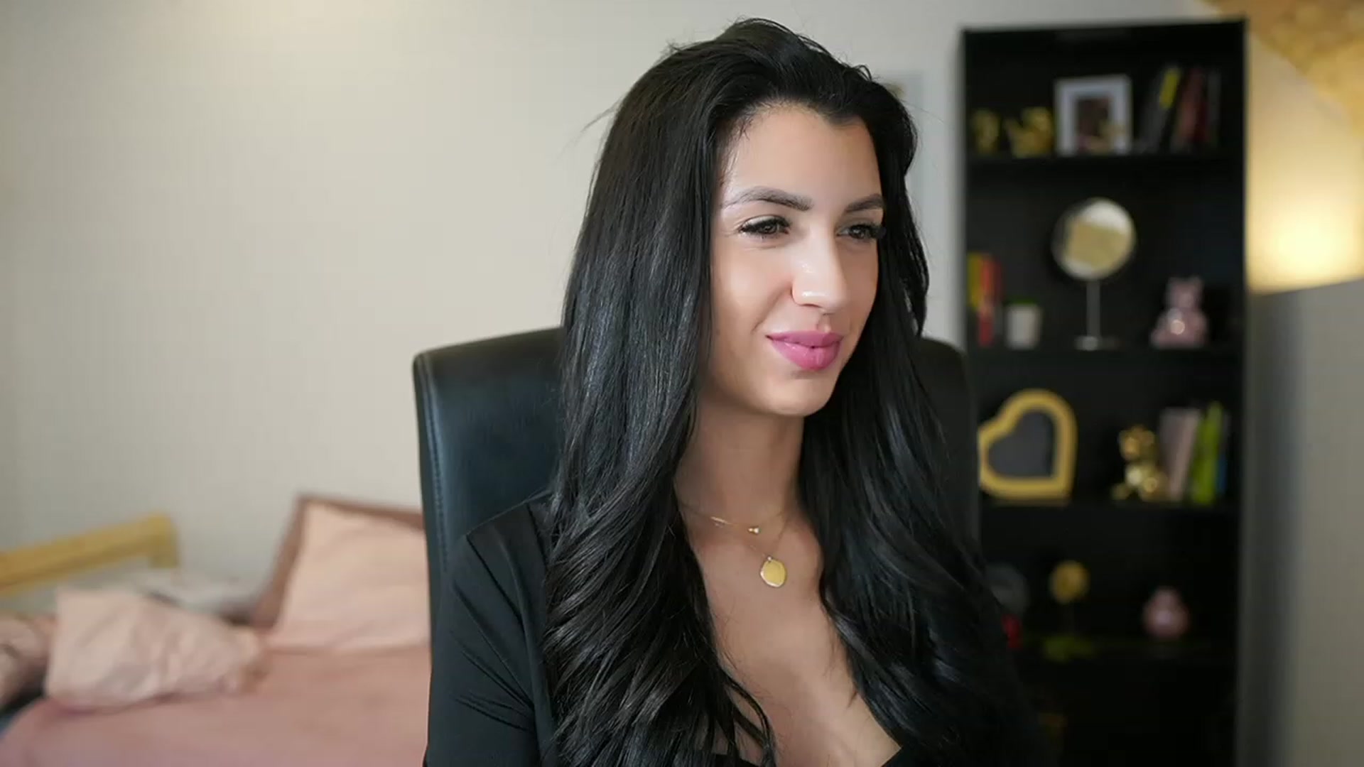 Gallery image thumbnail from Julia_Roca's myfreecams stream on, 01/29/2024, 18:39 image 1 of 20