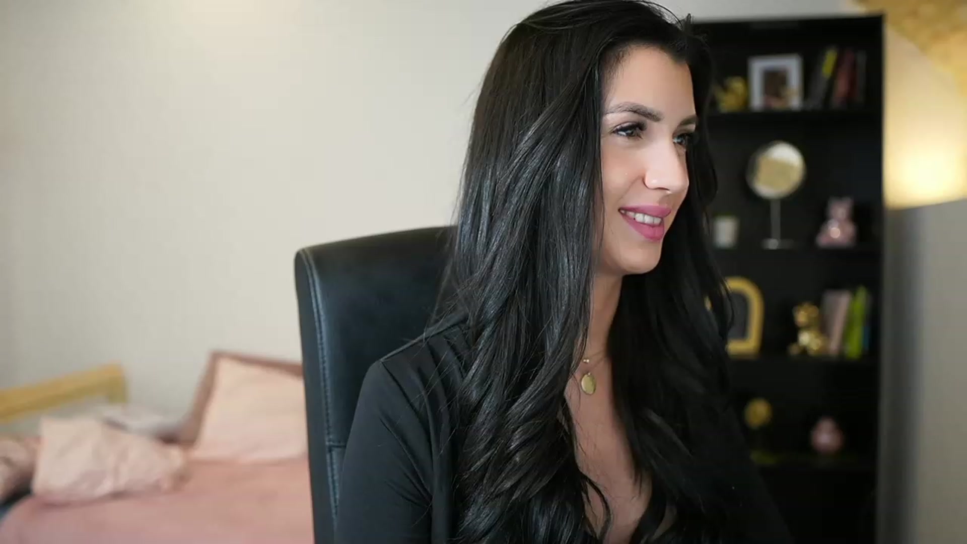Gallery image thumbnail from Julia_Roca's myfreecams stream on, 01/29/2024, 18:39 image 6 of 20