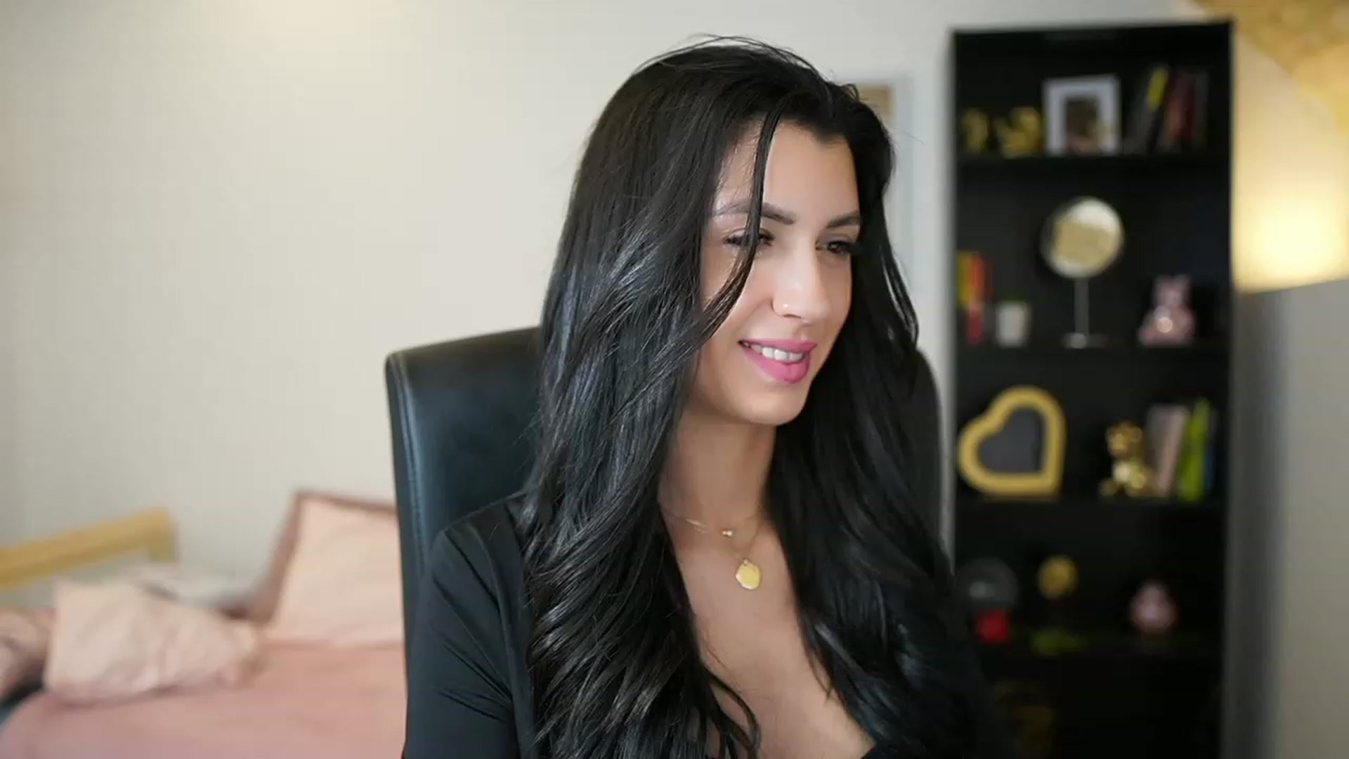 Gallery image thumbnail from Julia_Roca's myfreecams stream on, 01/29/2024, 18:39 image 2 of 20