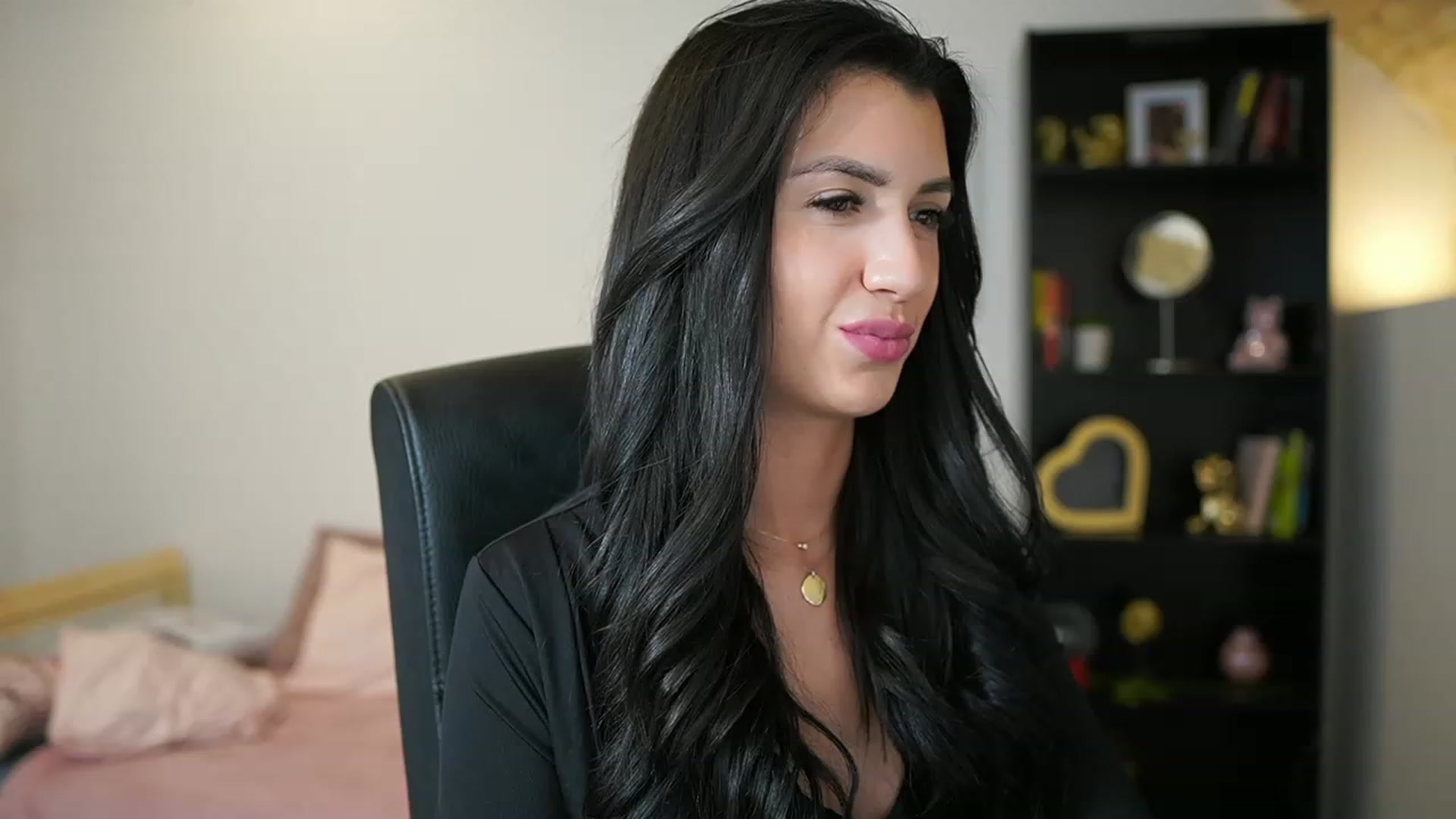 Gallery image thumbnail from Julia_Roca's myfreecams stream on, 01/29/2024, 18:39 image 3 of 20