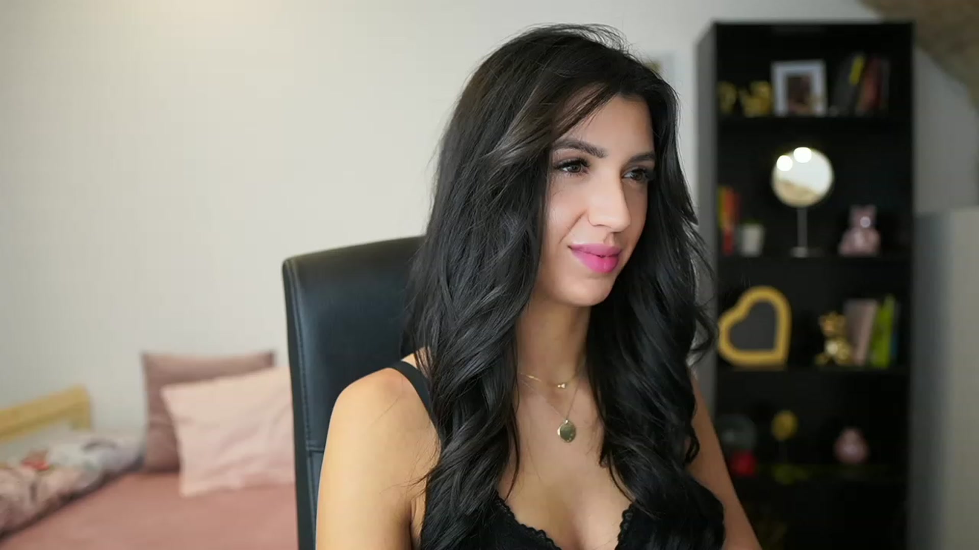 Gallery image thumbnail from Julia_Roca's myfreecams stream on, 01/30/2024, 15:30 image 10 of 20