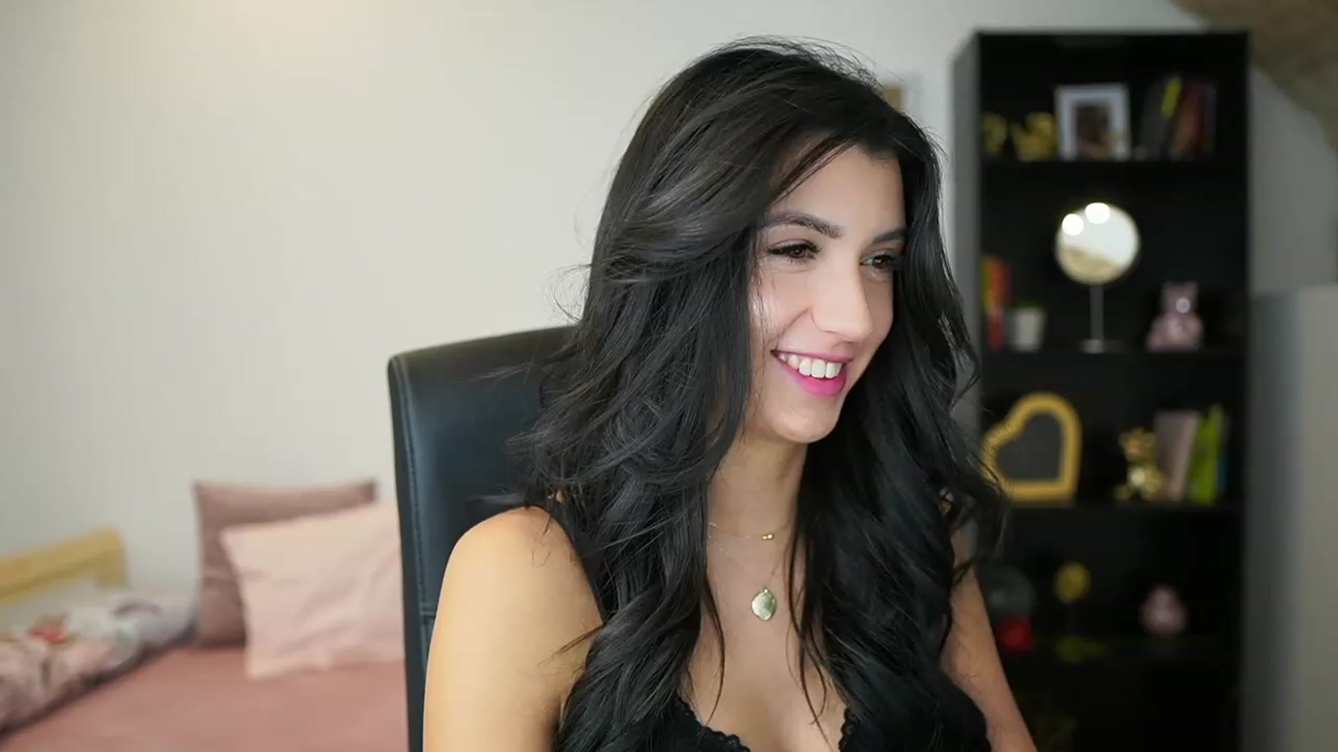 Gallery image thumbnail from Julia_Roca's myfreecams stream on, 01/30/2024, 15:30 image 16 of 20