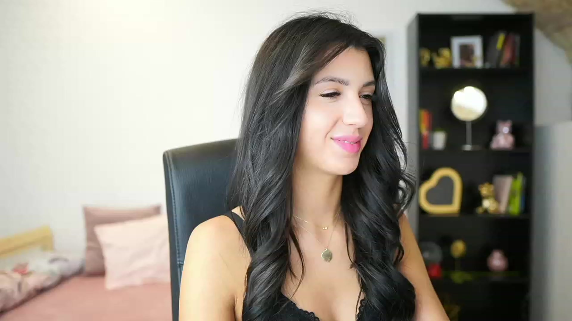 Gallery image thumbnail from Julia_Roca's myfreecams stream on, 01/30/2024, 15:30 image 6 of 20