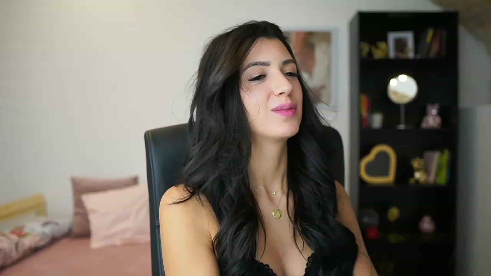 Gallery image thumbnail from Julia_Roca's myfreecams stream on, 01/30/2024, 15:30 image 19 of 20