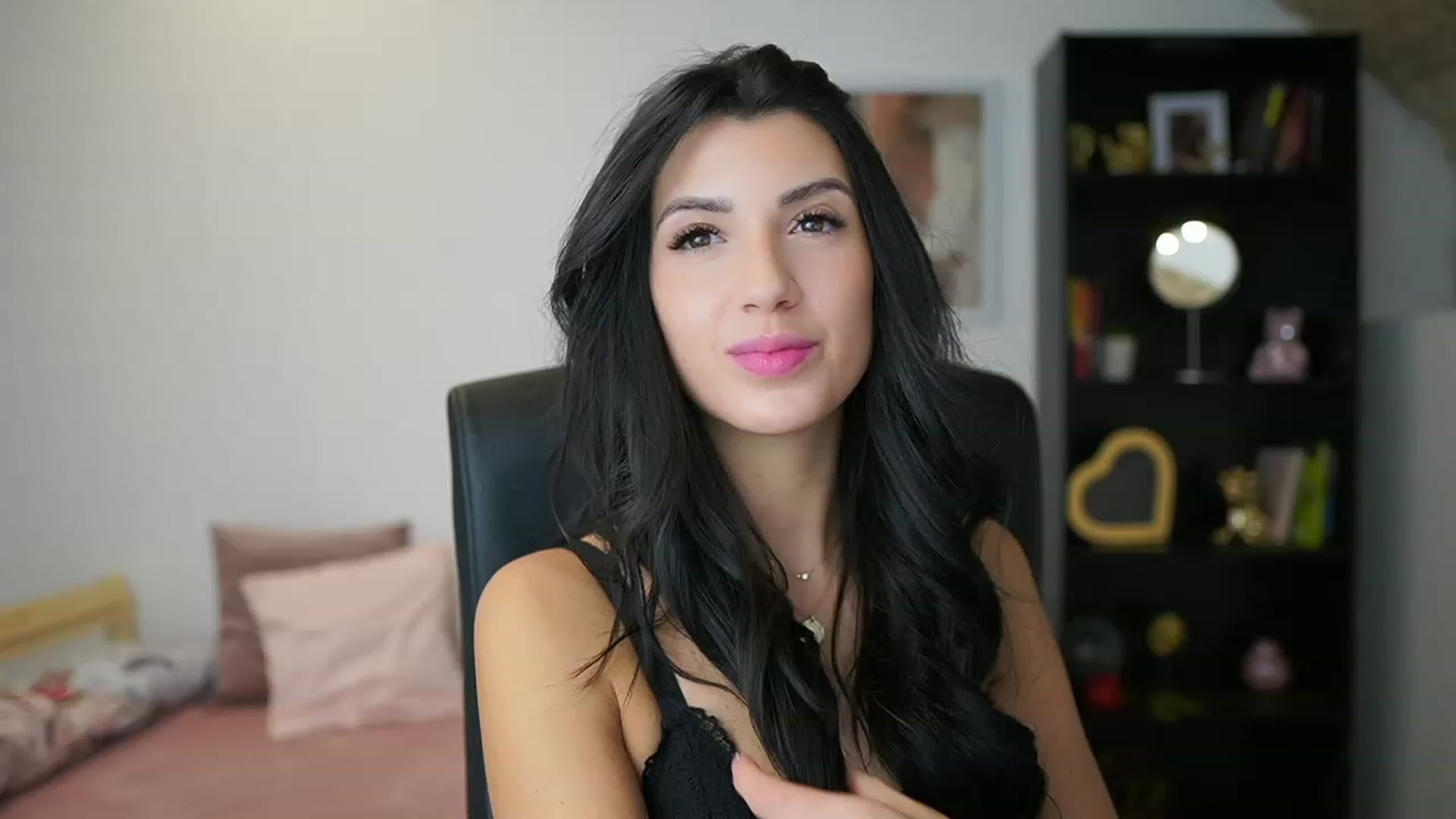 Gallery image thumbnail from Julia_Roca's myfreecams stream on, 01/30/2024, 15:30 image 20 of 20