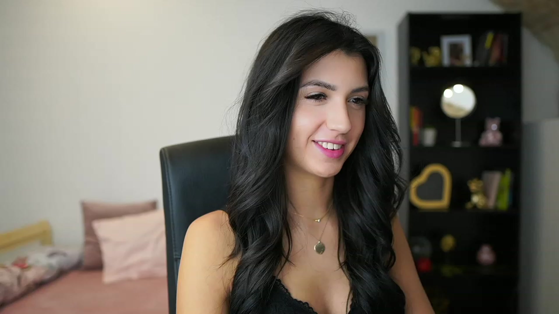 Gallery image thumbnail from Julia_Roca's myfreecams stream on, 01/30/2024, 15:30 image 5 of 20
