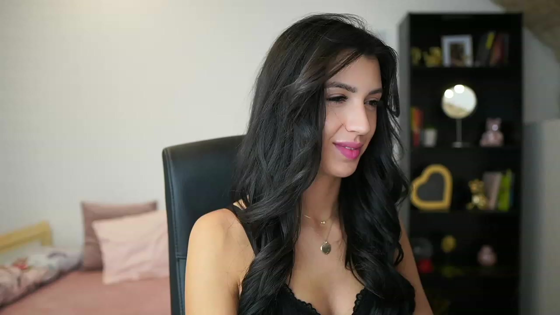 Gallery image thumbnail from Julia_Roca's myfreecams stream on, 01/30/2024, 15:30 image 8 of 20