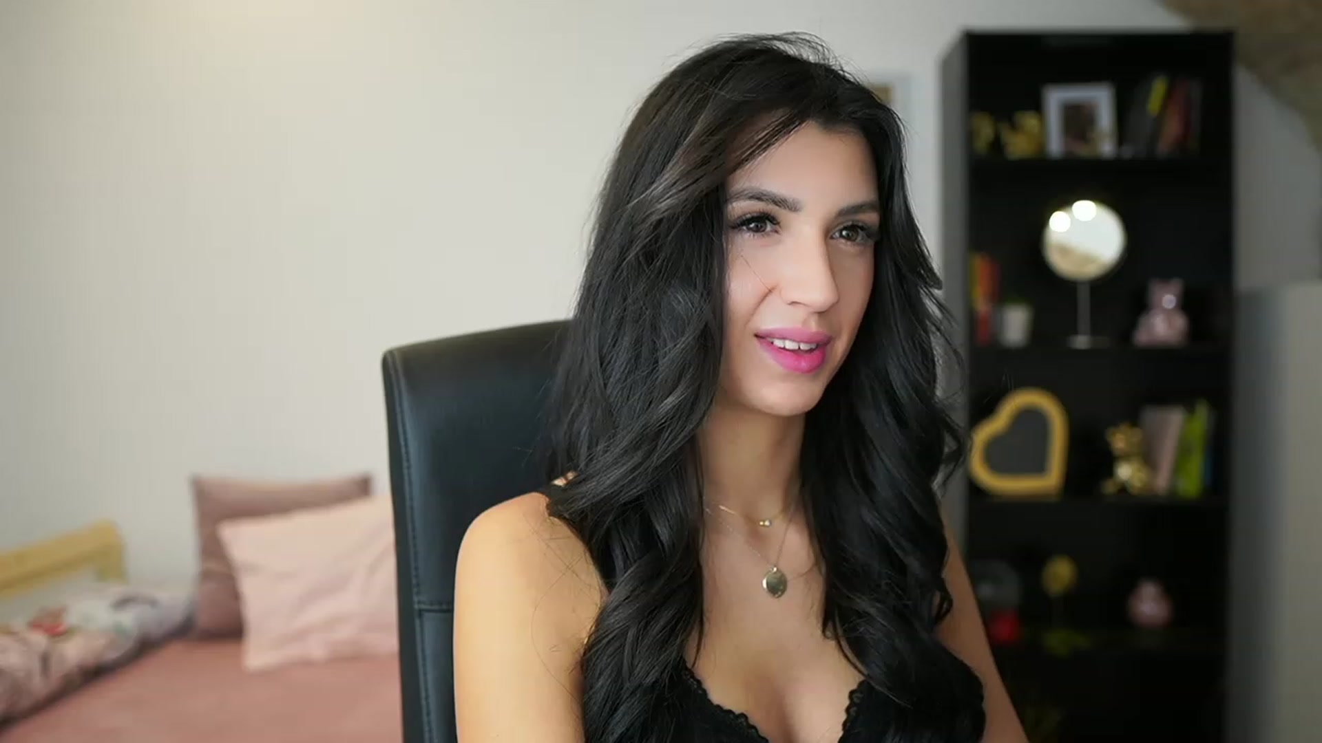 Gallery image thumbnail from Julia_Roca's myfreecams stream on, 01/30/2024, 15:30 image 9 of 20
