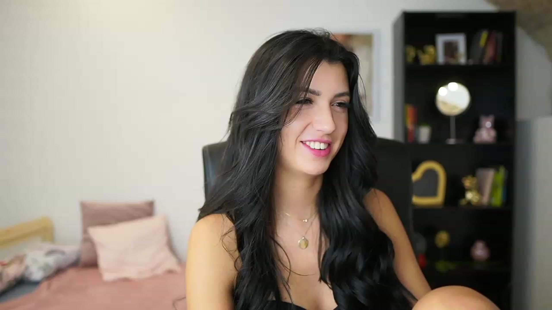 Gallery image thumbnail from Julia_Roca's myfreecams stream on, 01/30/2024, 17:38 image 13 of 20