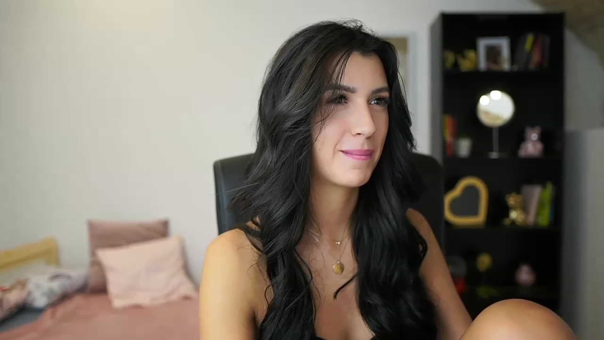 Gallery image thumbnail from Julia_Roca's myfreecams stream on, 01/30/2024, 17:38 image 11 of 20